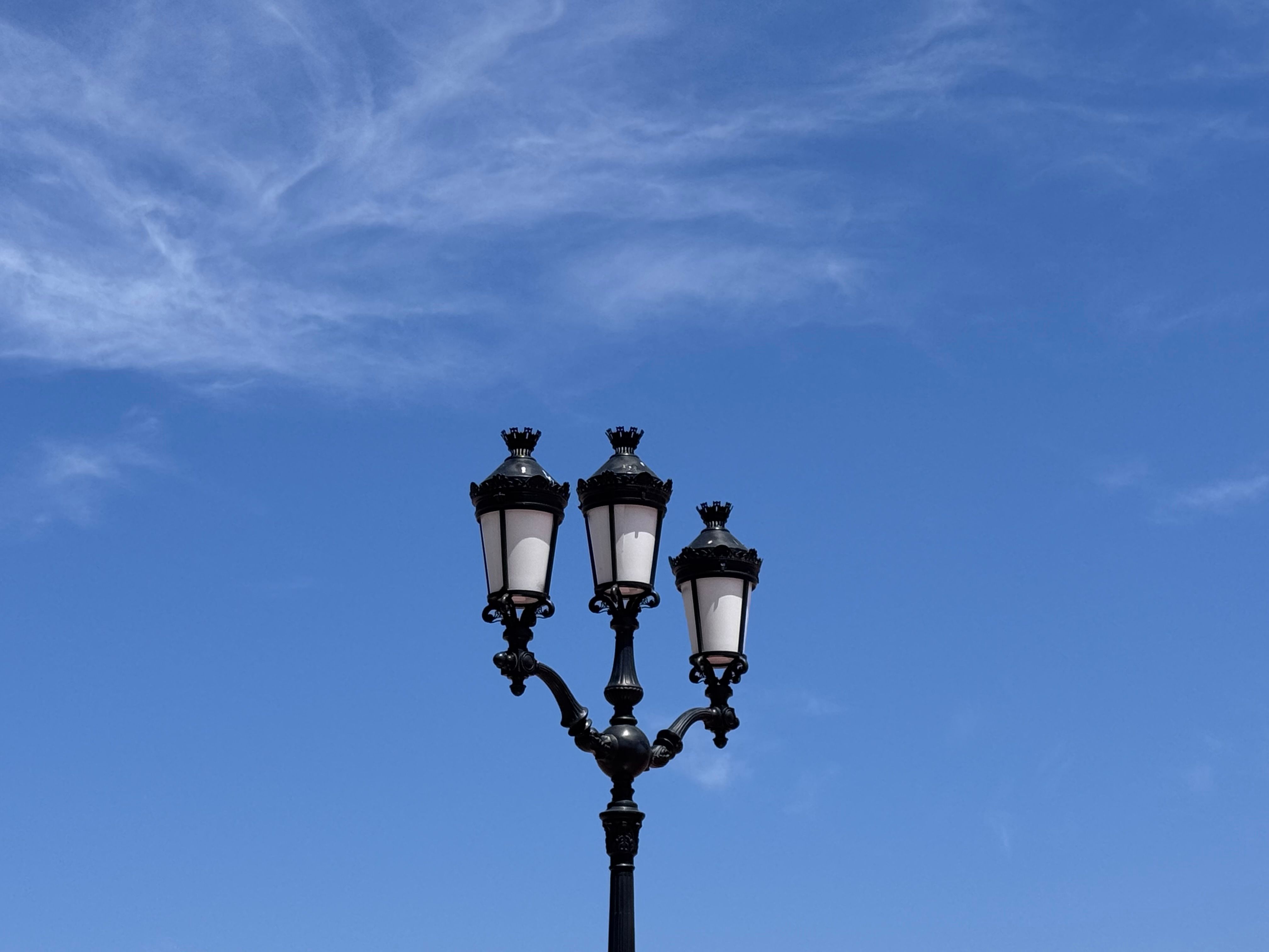 Lampadaires d'Europe : lumières urbaines à petit prix