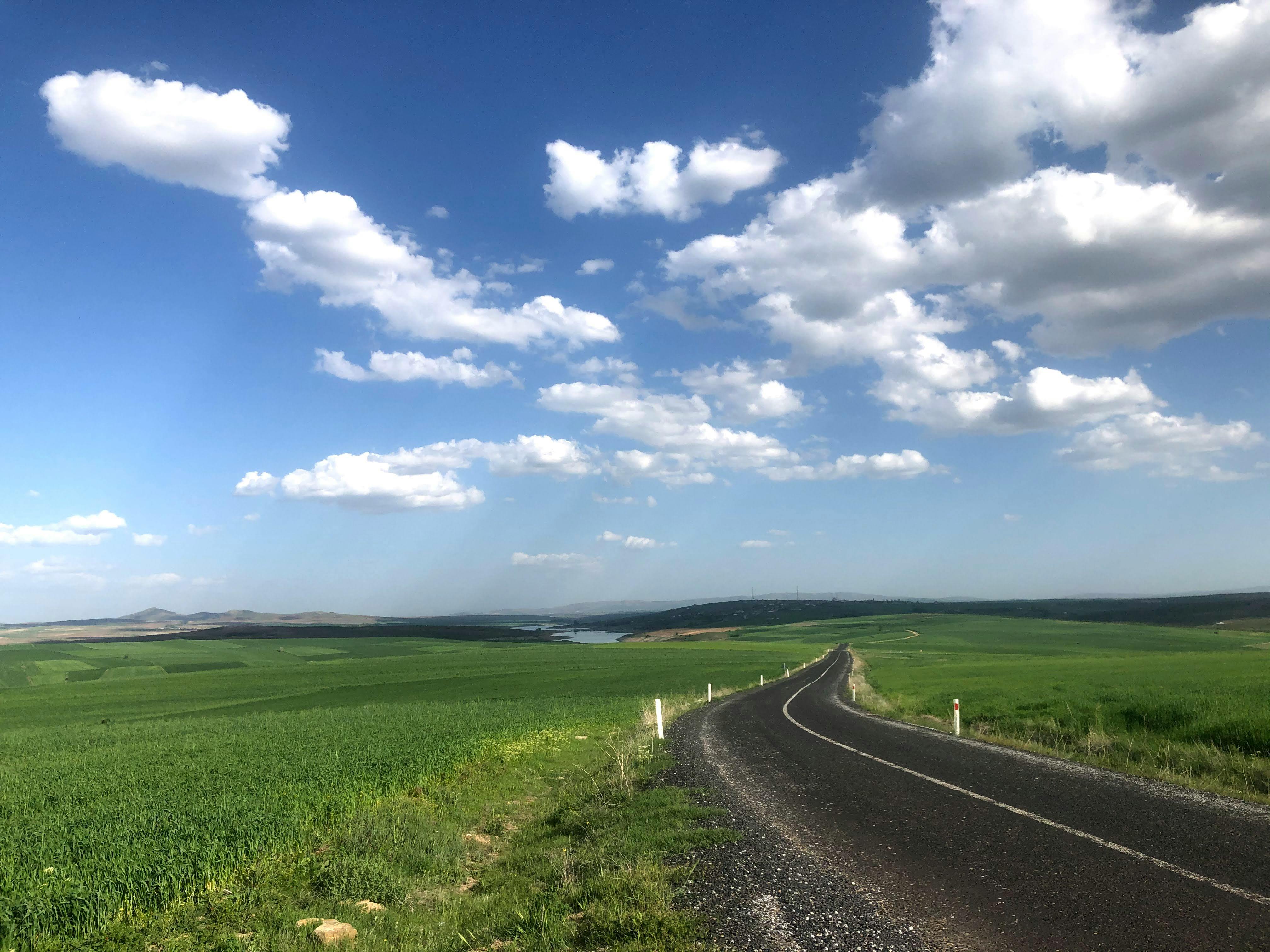 I spent a year traveling across Ireland on a budget. There were 4 spots I loved, and 2 that didn't live up to the hype. — Pho