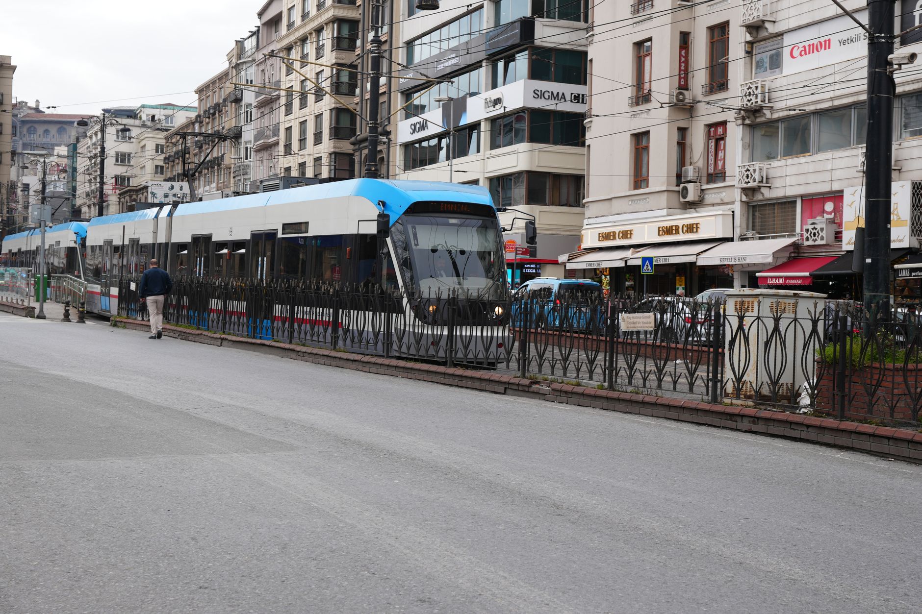 İzmir tramvay filosunu büyütüyor: 22 yeni elektrikli araçla filo 60'a çıkıyor