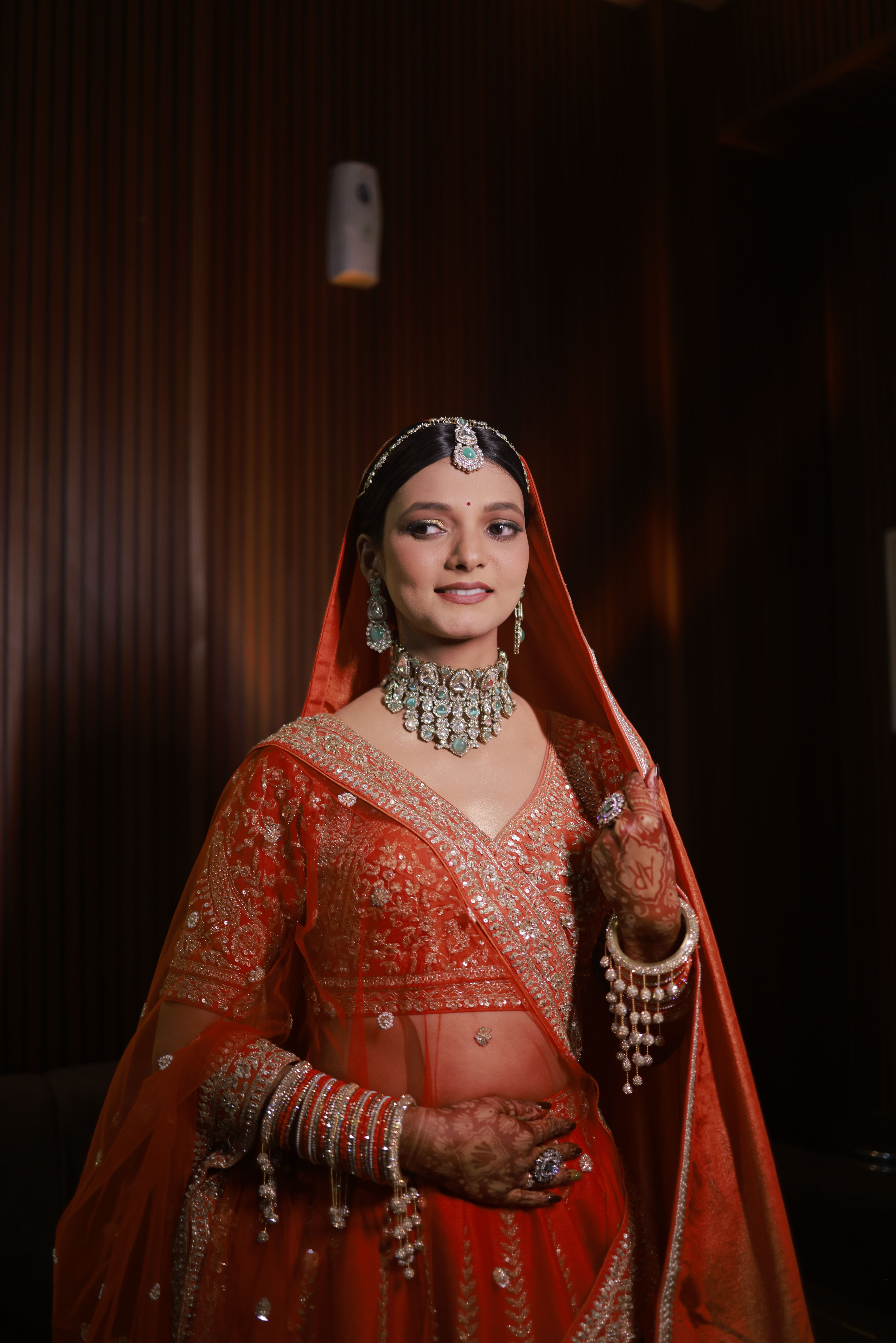 Elegant Indian Bride in Traditional Wedding Attire · Free Stock Photo