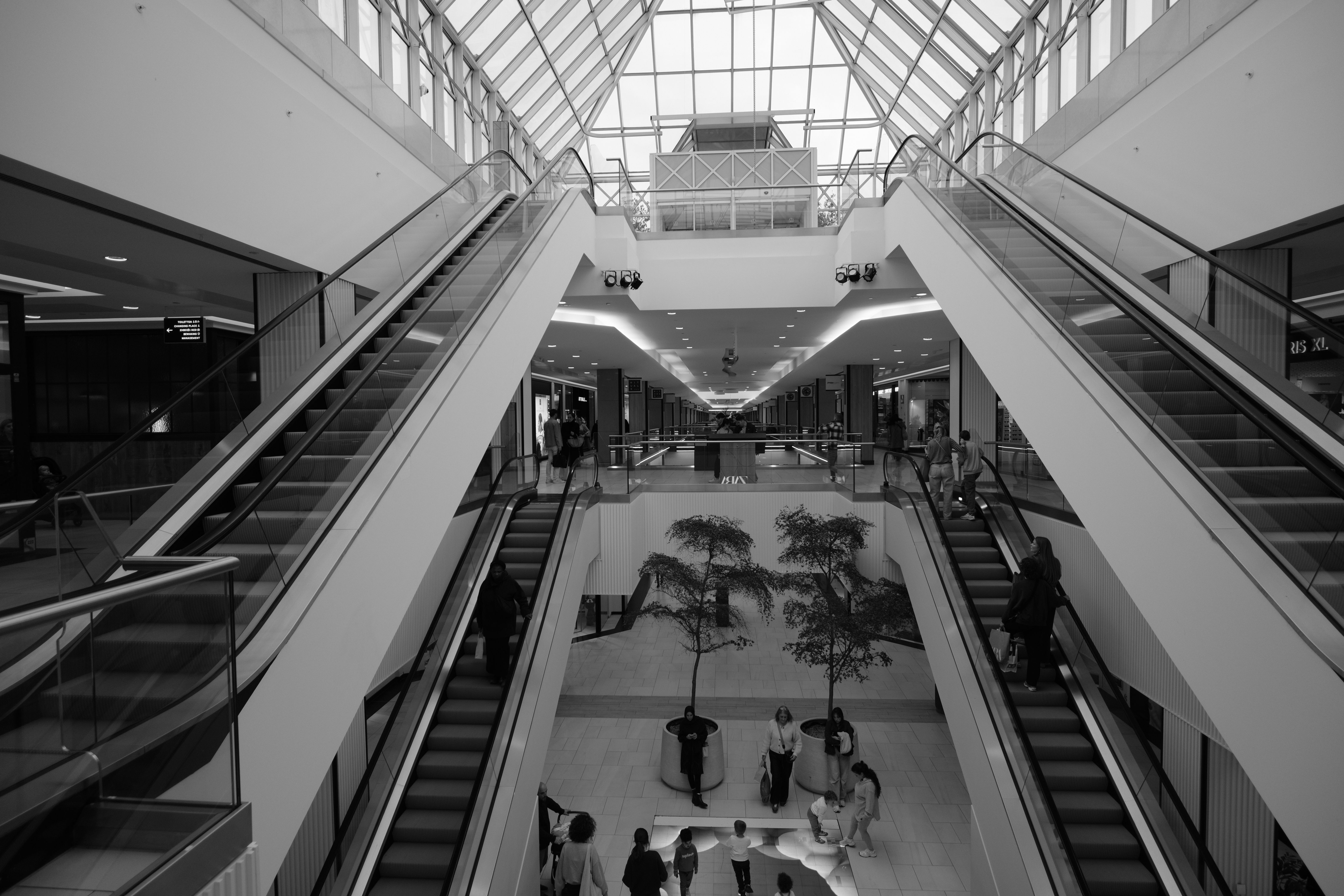 Commercial Decorating in New Southgate — a freshly painted, spotless finish