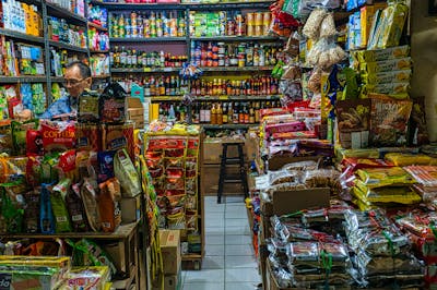 Grocery Outlet's 33% Stock Dive: A Tale of Sales Missteps and Market Realities