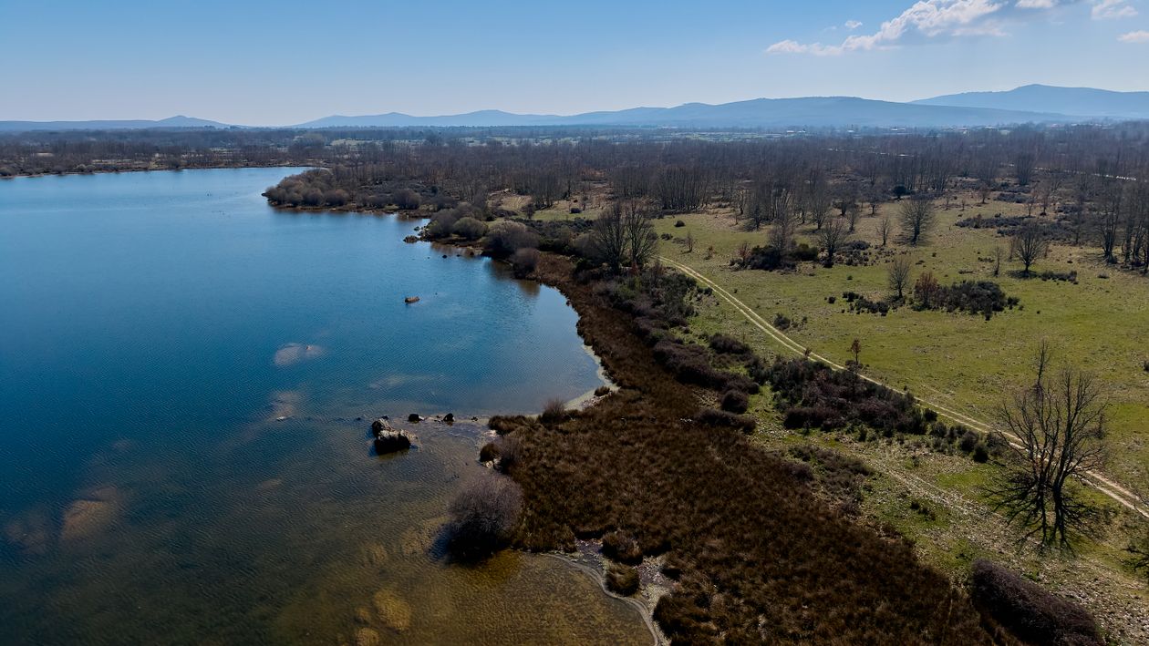 Scenic Aerial View Of Lake And Countryside In Zamora Free Stock Photo scenic-aerial-view-of-lake-and-countryside-in-zamora-free-stock-photo