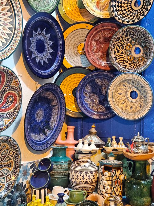 Free Vibrant display of traditional Moroccan pottery with intricate patterns and rich colors. Stock Photo