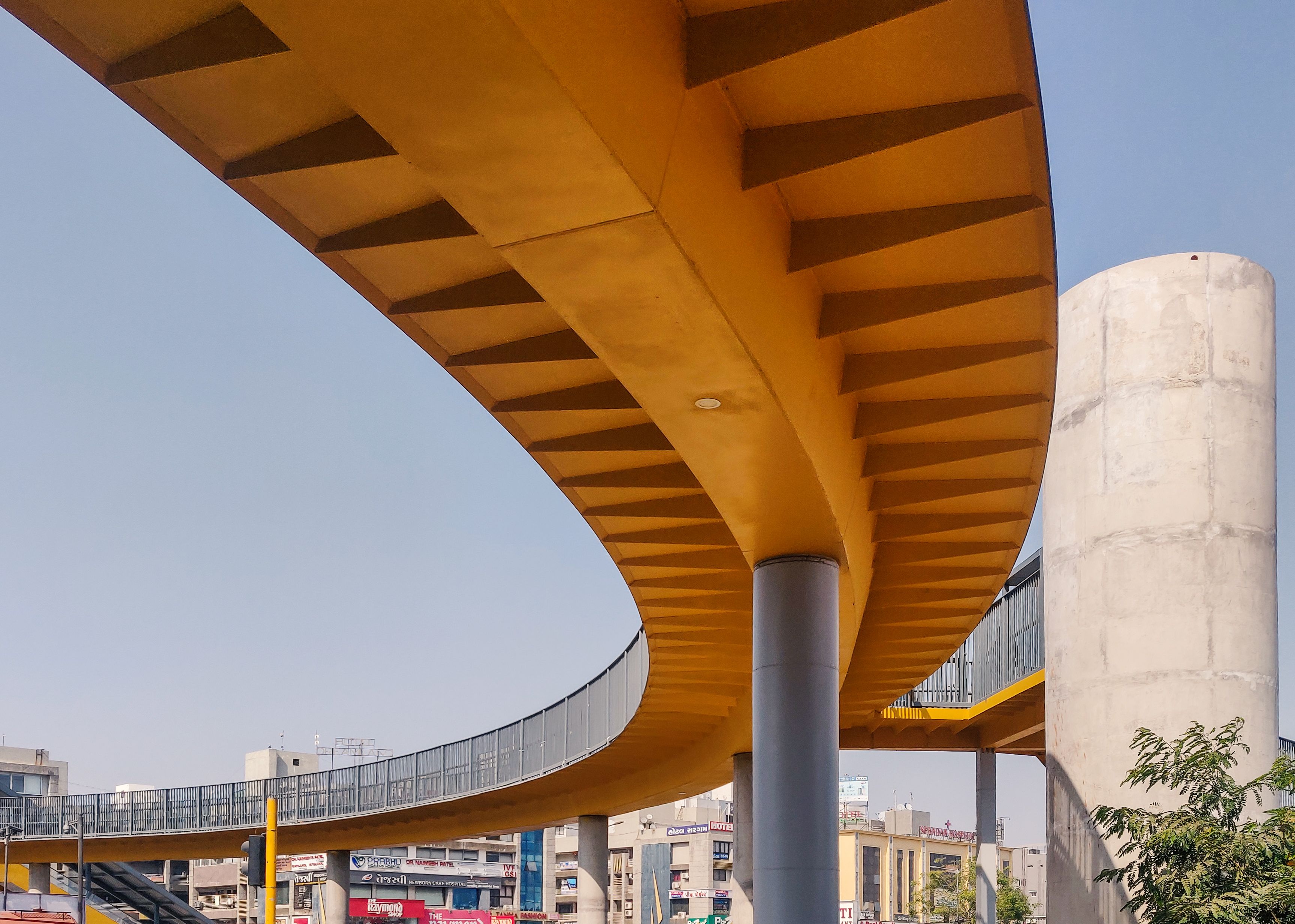 Walk to Rajiv Chowk for architecture spotting