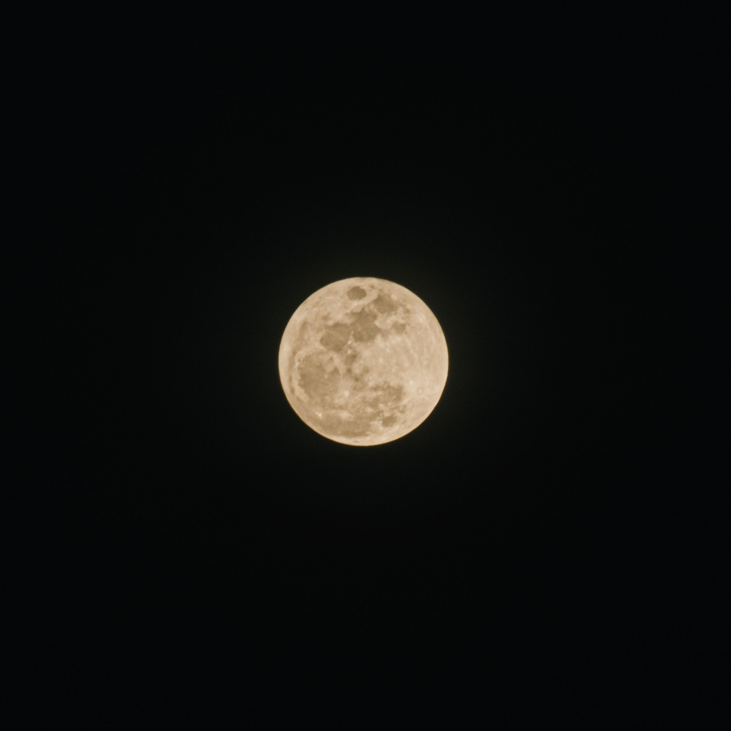 ¿Cómo ver la luna de la cosecha de septiembre y a Saturno?