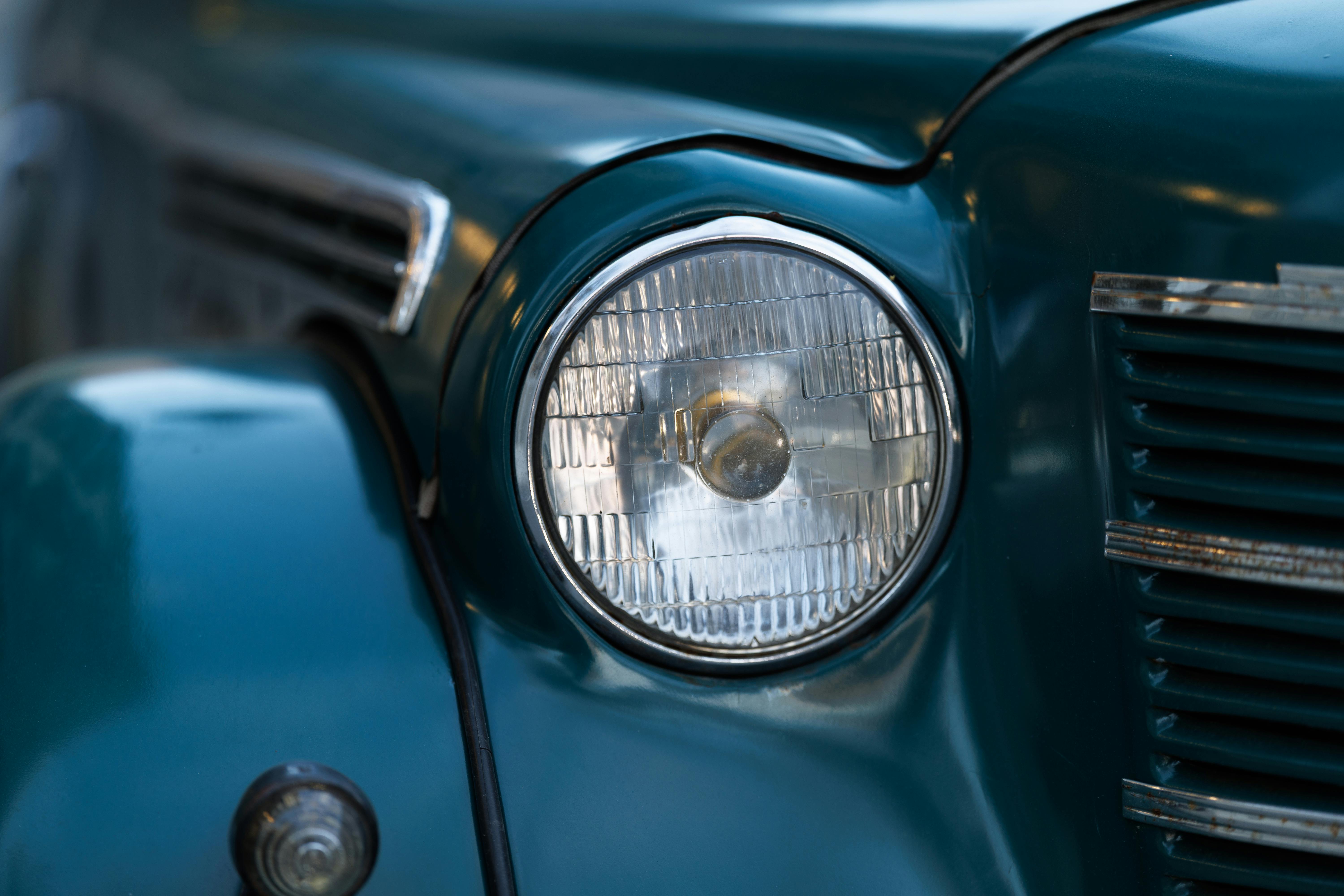 Top Automotive Innovations of the Past 100 Years – 1990s: On-board Diagnostics (OBD-II) — Photo by Alexander Popadin on Pexel