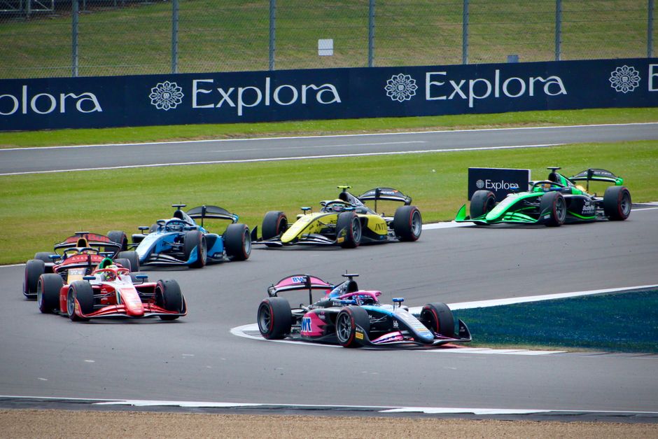 Silverstone Thriller: Hamilton Edges Out Antonelli for British GP Sprint Pole