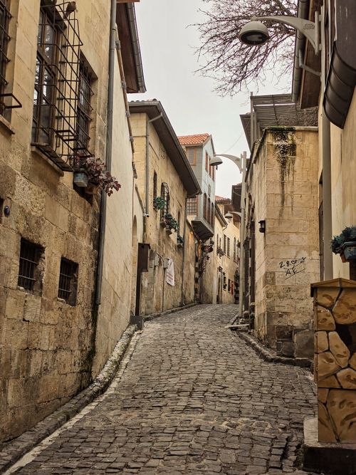 Free Charming narrow street with cobblestone path and historic Ottoman architecture in Gaziantep, Türkiye. Stock Photo