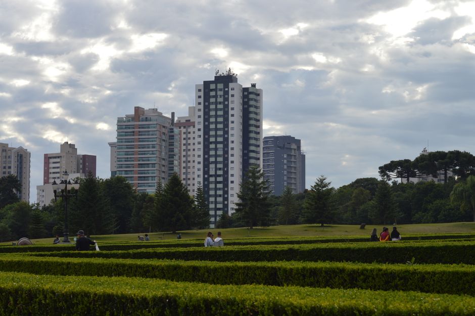 Explore the blend of nature and architecture in Curitiba's skyline from the Botanical Garden.