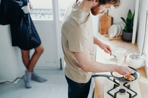 Free Man Wearing Beige Shirt While Cooking Stock Photo