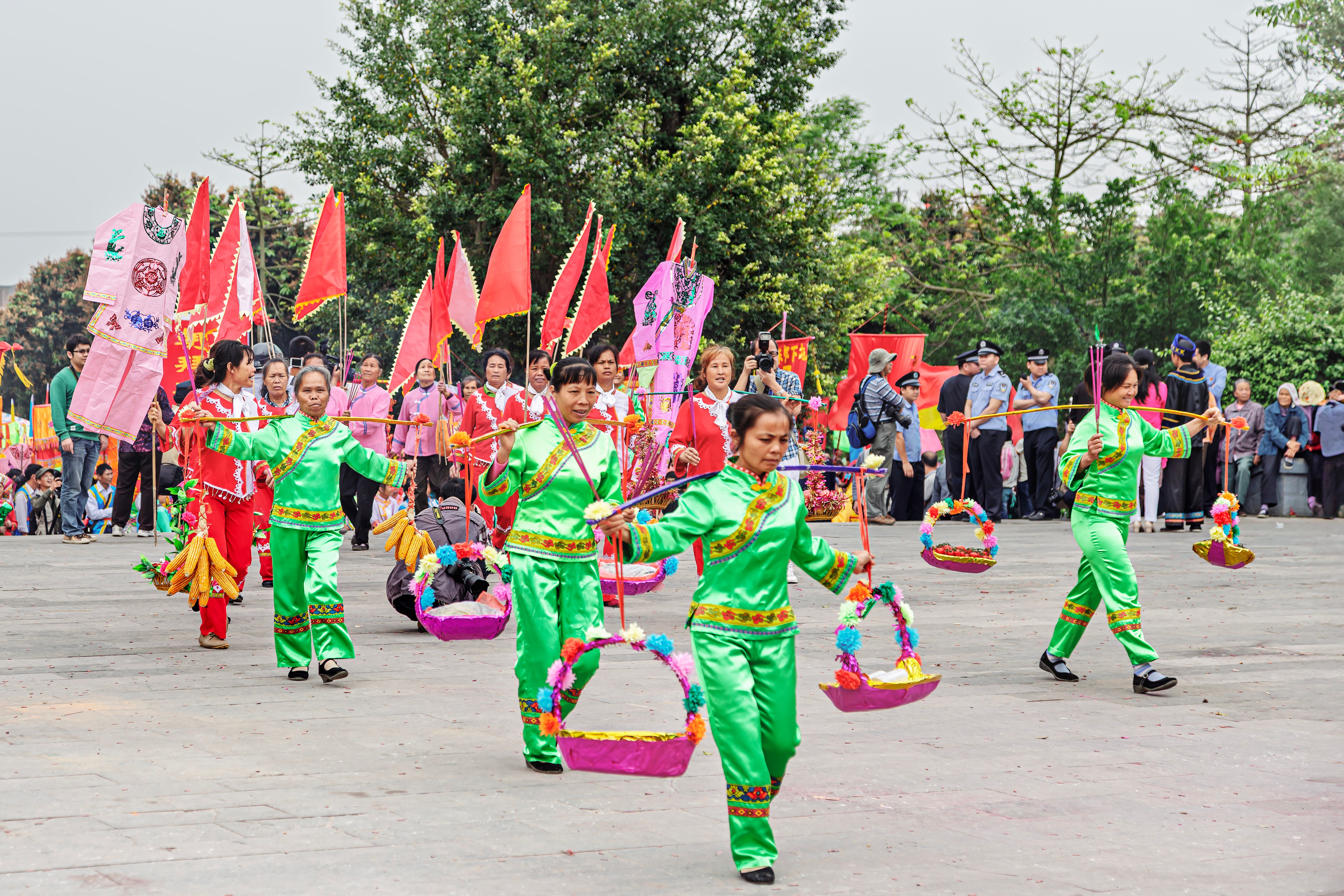 Participate In Chinese Community Activities Photos, Download The BEST ...