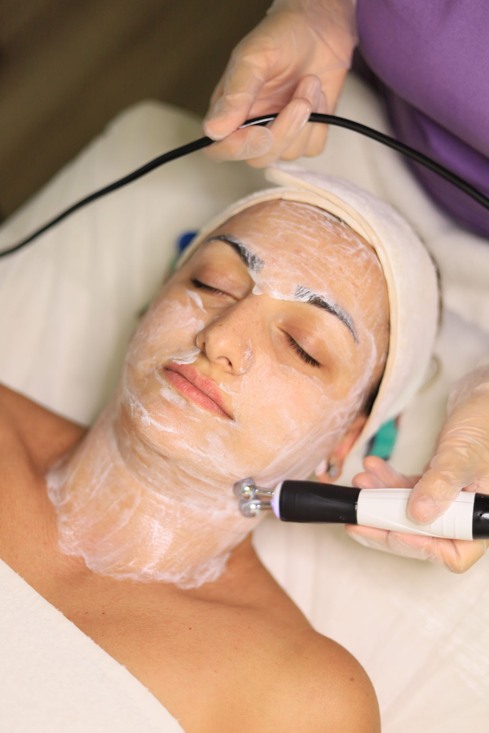 Radiofrequency facial toning session for the RF Face treatment