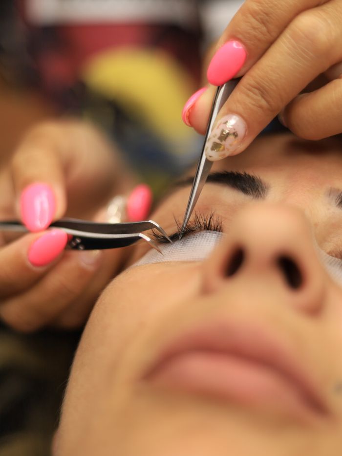 Servicios 18 Extensiones de pestañas pelo por pelo
