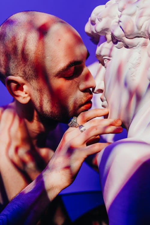 Free Man Kissing a Gypsum Head Stock Photo