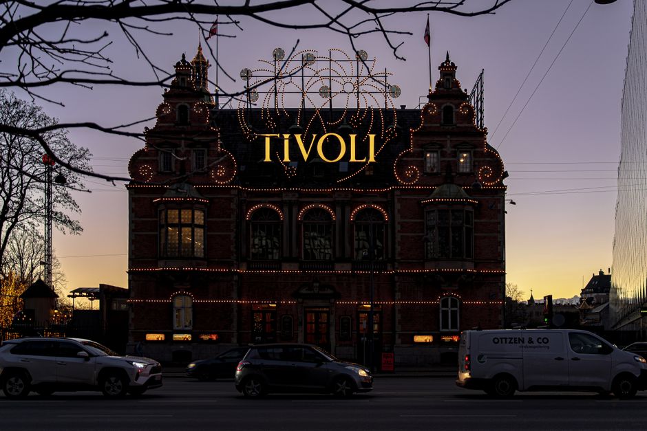 Koppenhága Nyhavn és Tivoli: Tökéletes egynapos útvonal – Tivoli Gardens Copenhagen entrance night lights