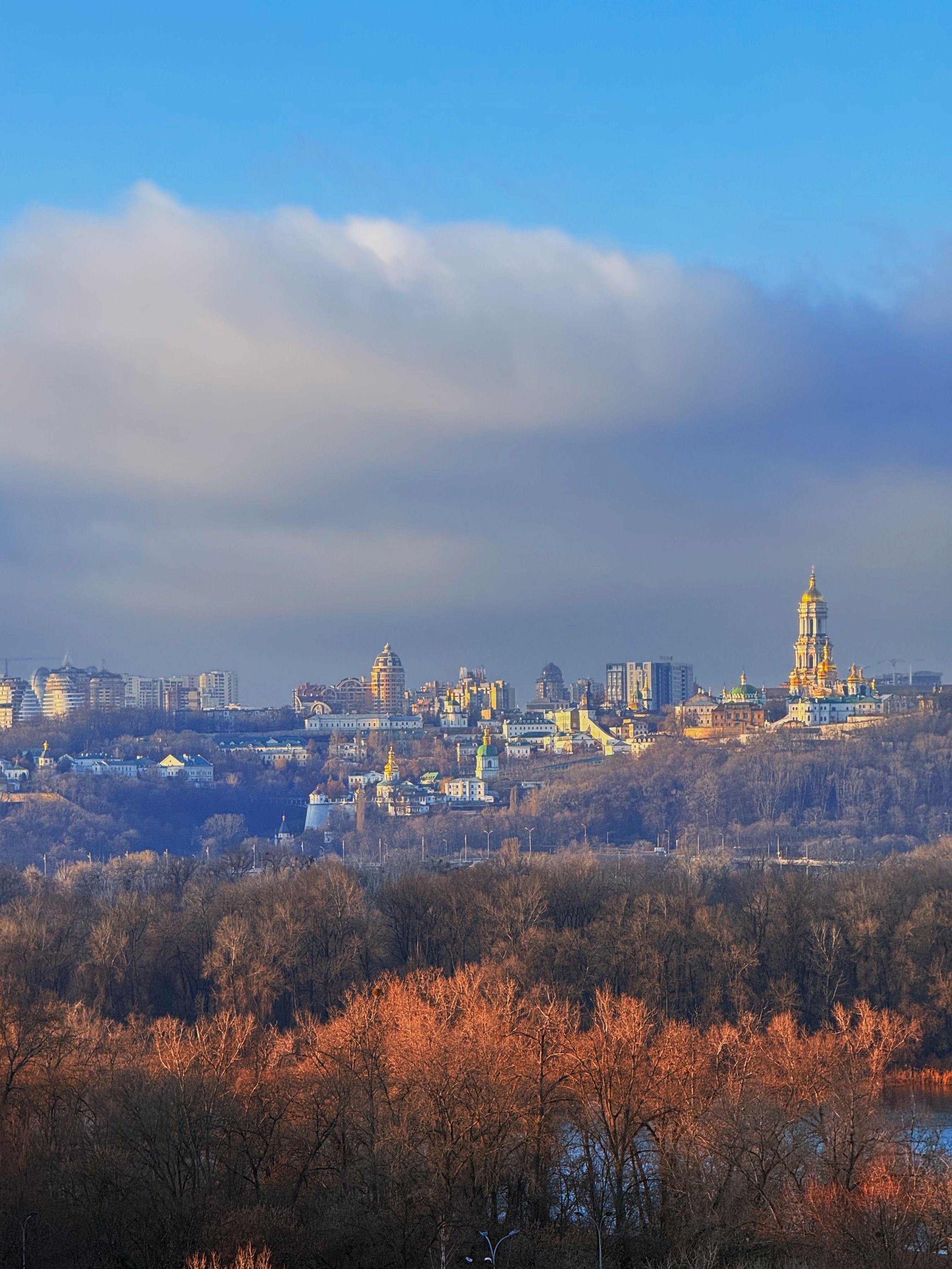 Панорамний вид Києва та Дніпра