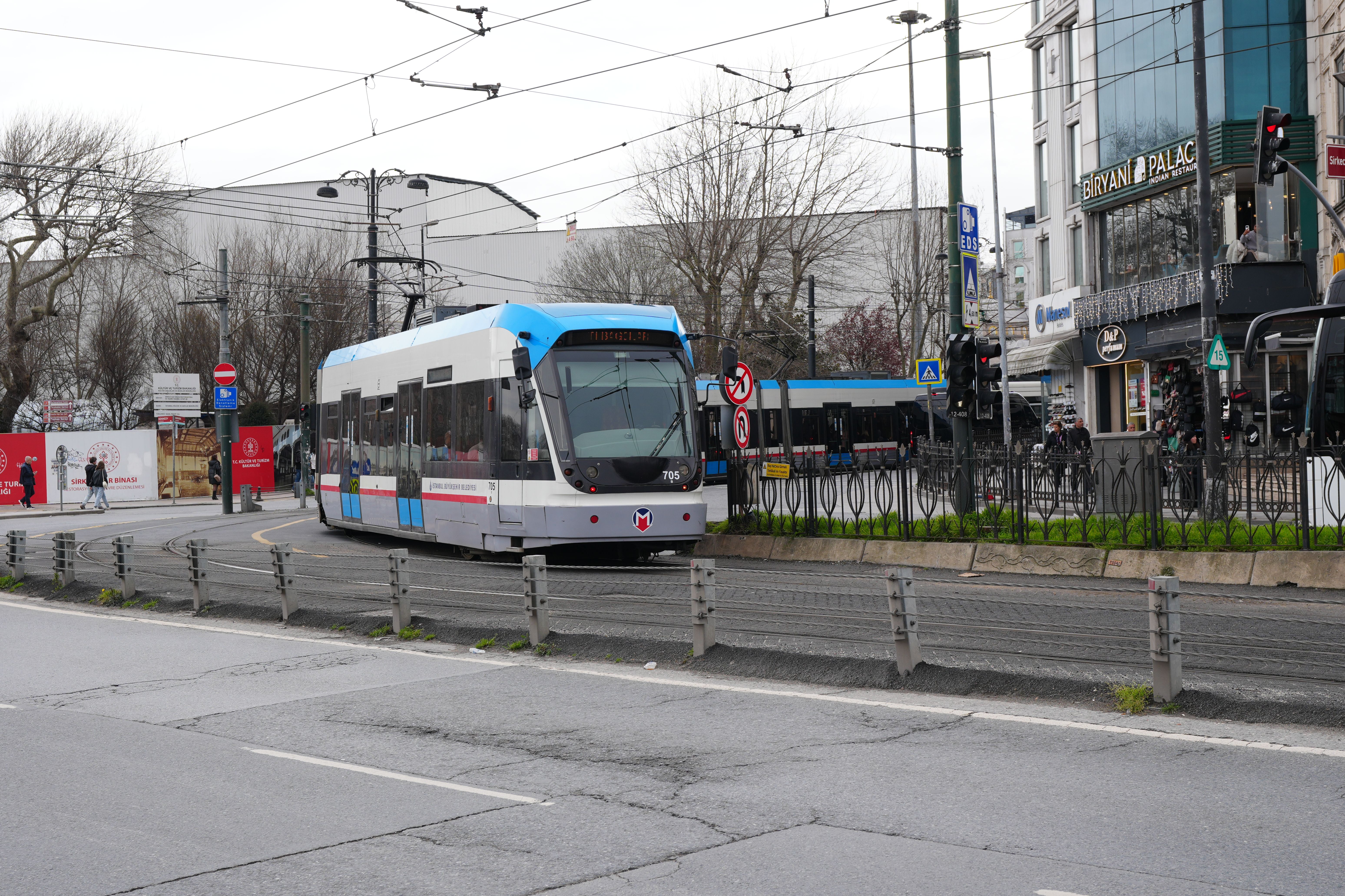 free-photo-of-modern-tram-in-the-streets-of-istanbul.jpeg