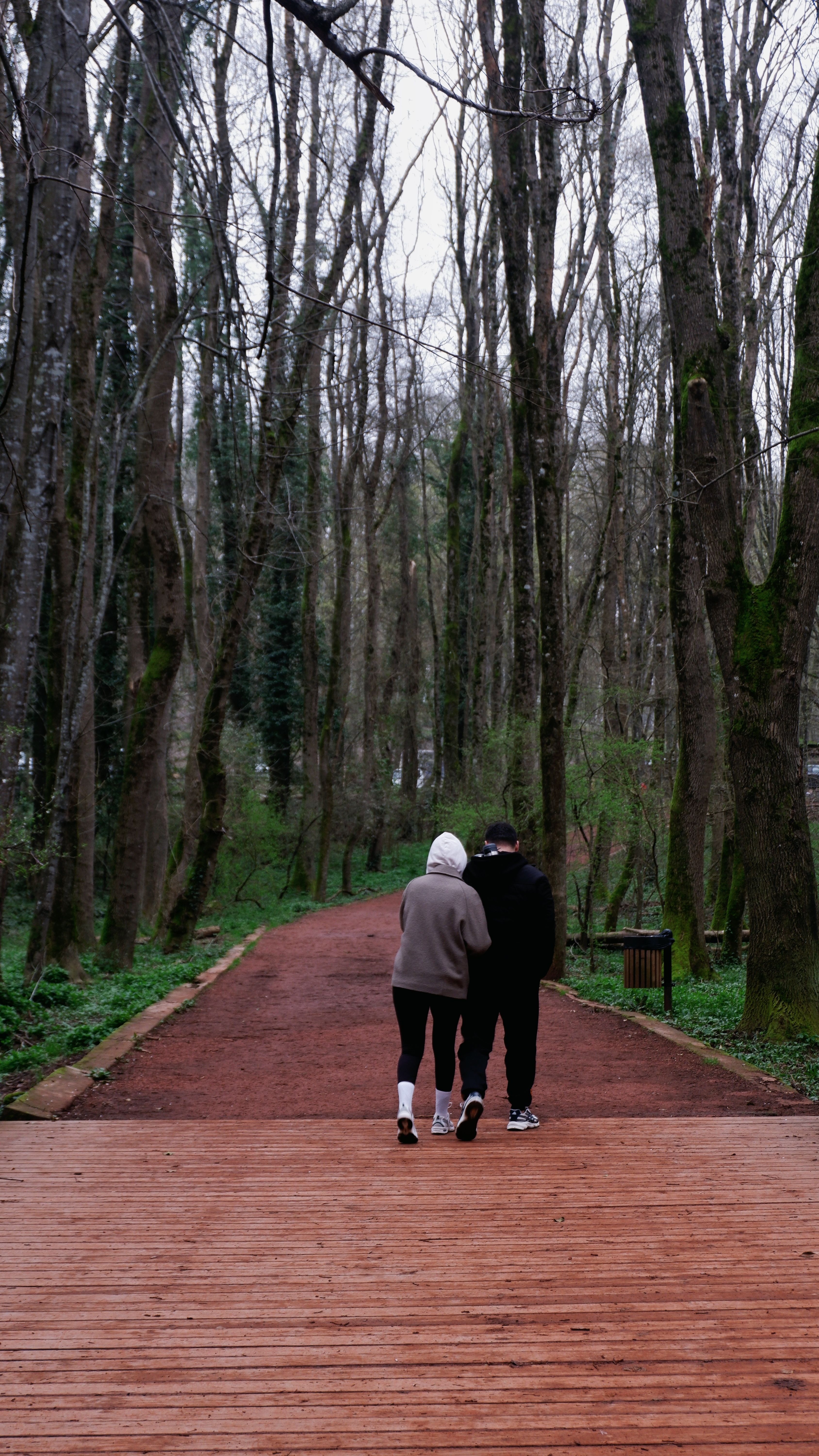 Online dating: starting a conversation on a niche platform