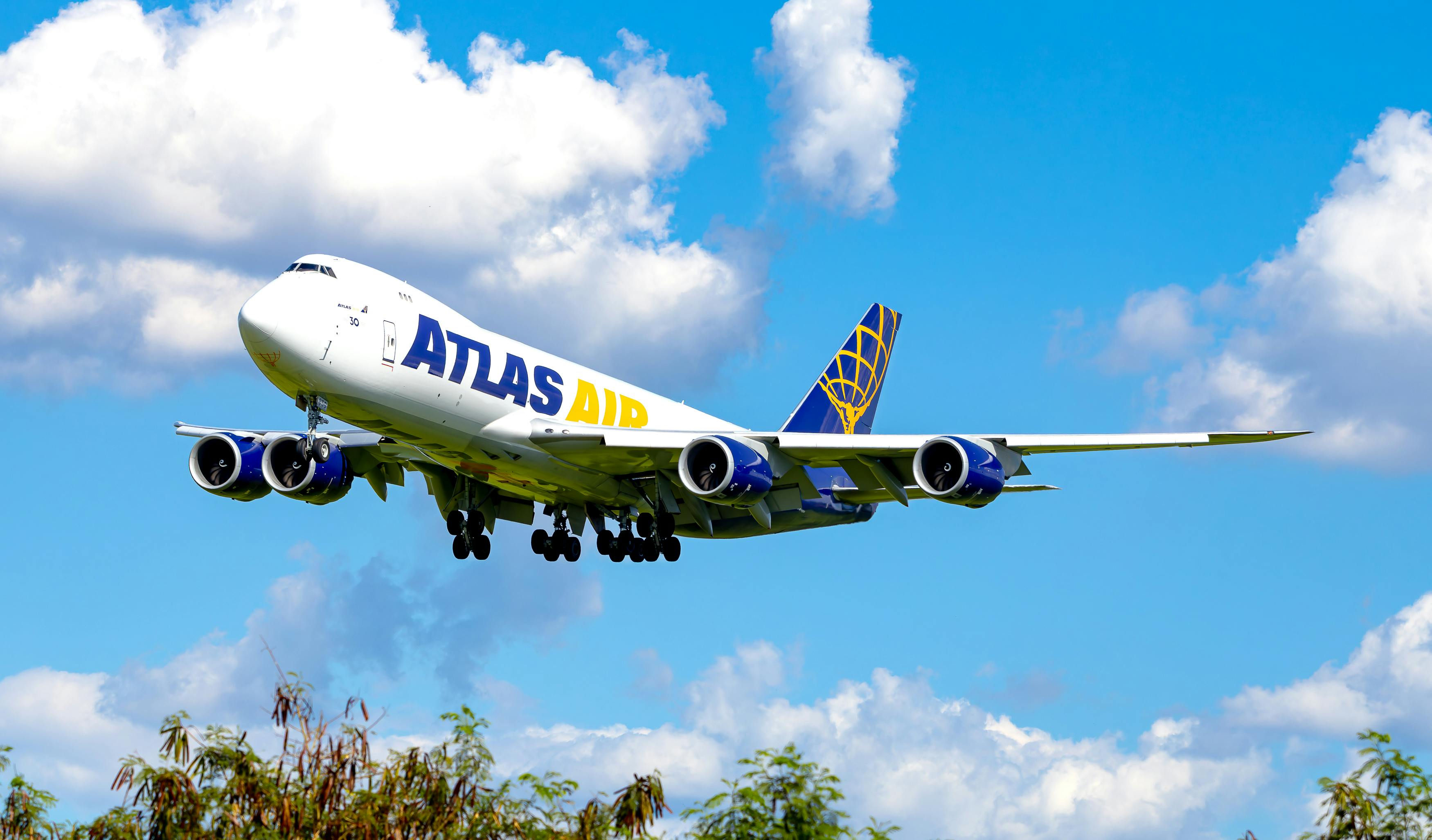 Your Useless Airline Miles Just Became Real Money: Here’s How to Spend Them Tonight — Photo by Matheus Figueiredo on Pexels