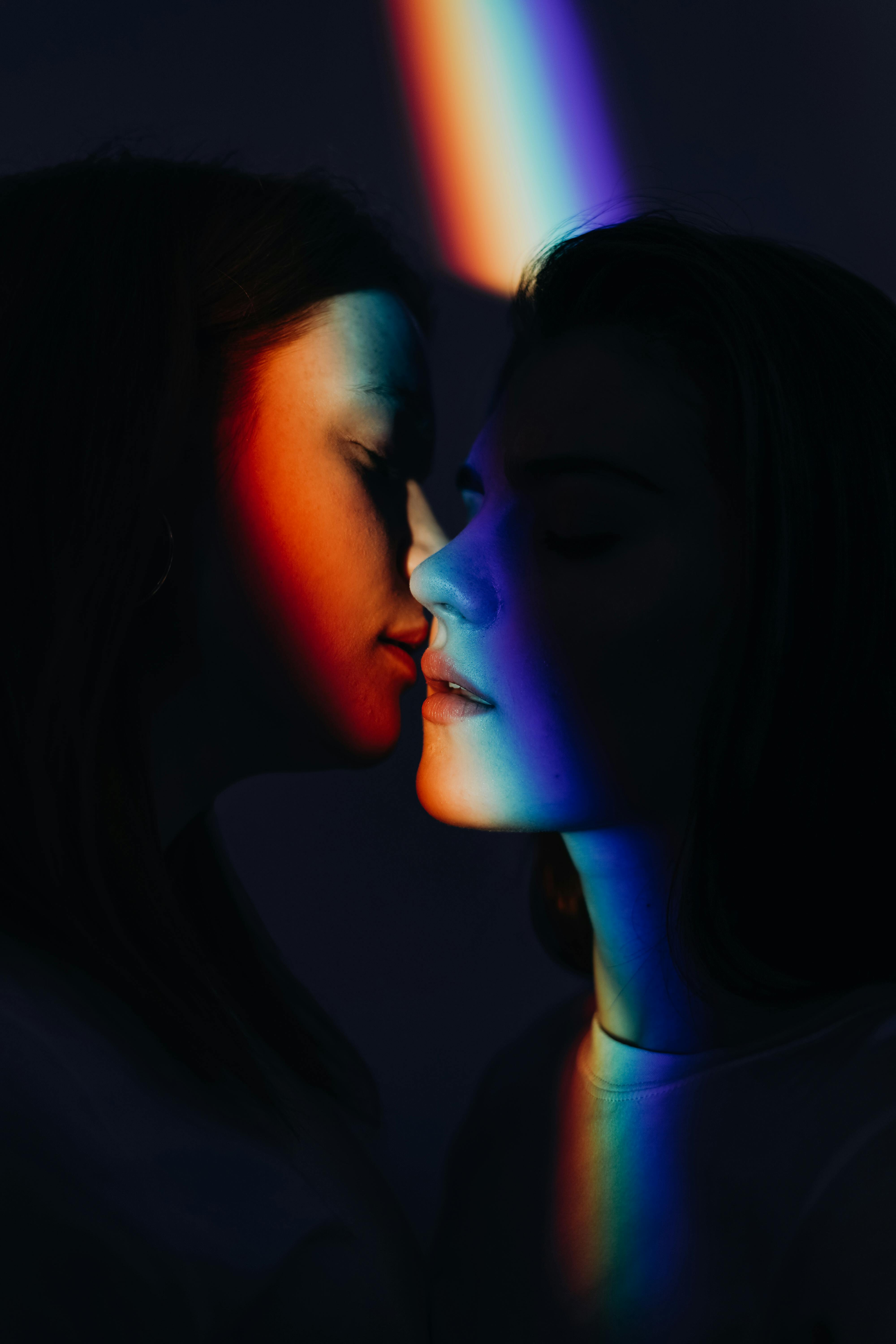 bozkávanie, dievčatá, dôvernosť