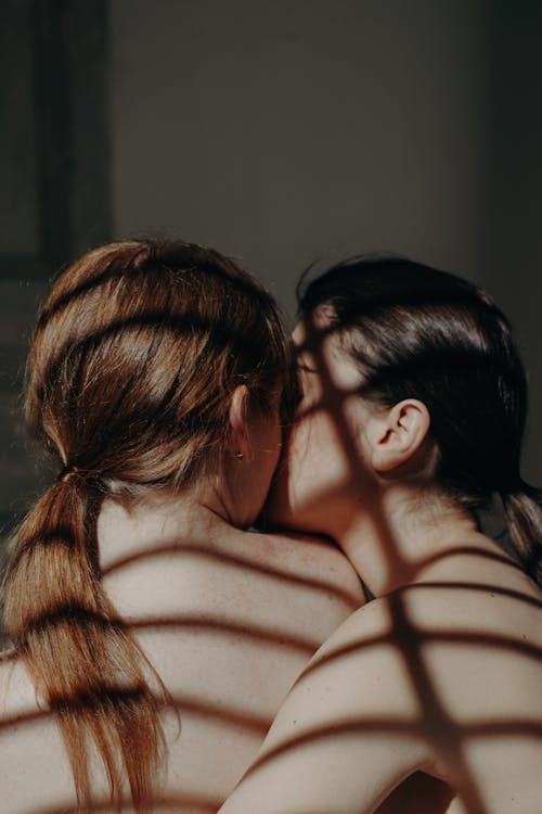 Foto De Mulheres Se Beijando