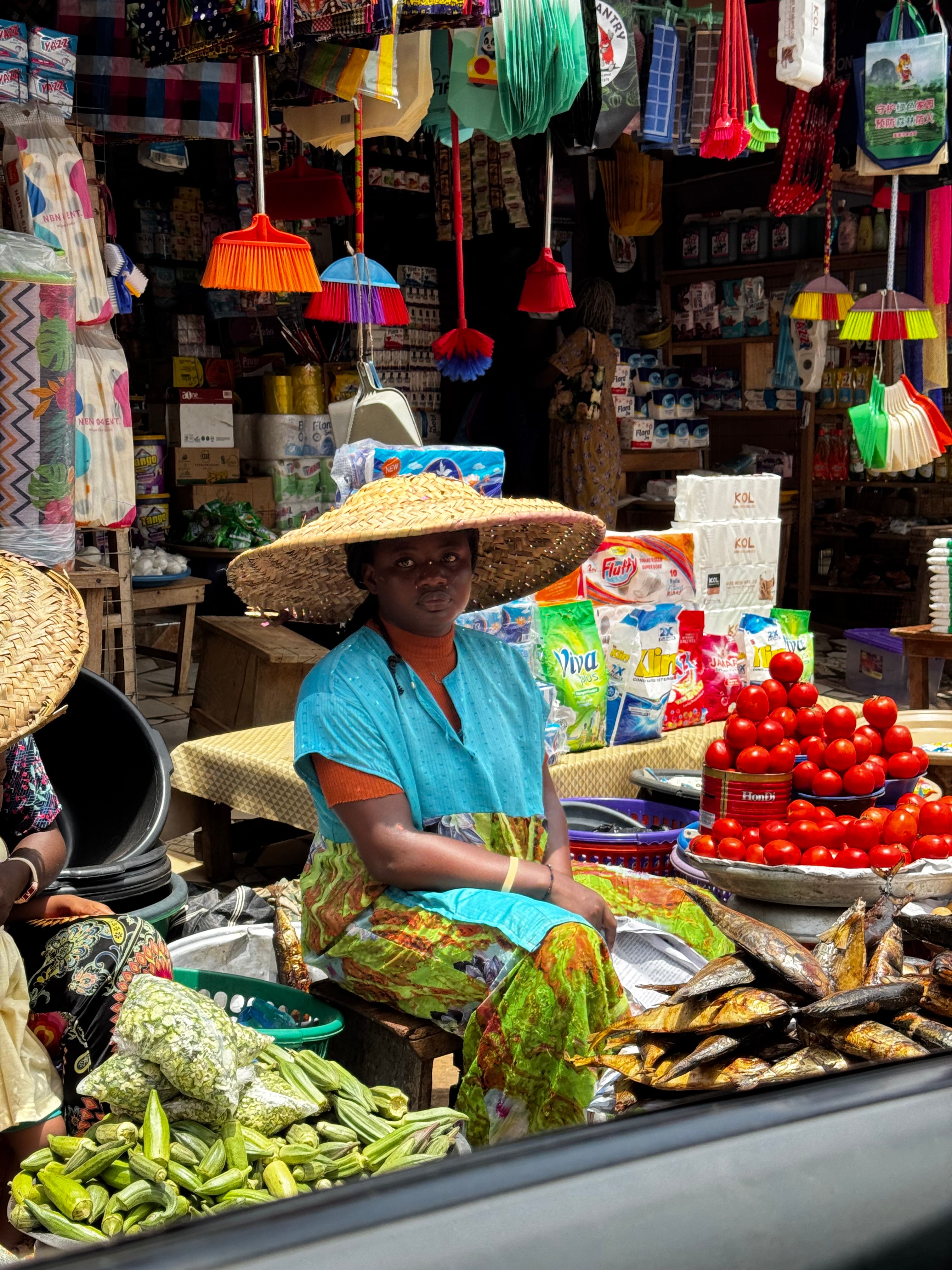 Local Market Scene in Nkawkaw, Ghana · Free Stock Photo
