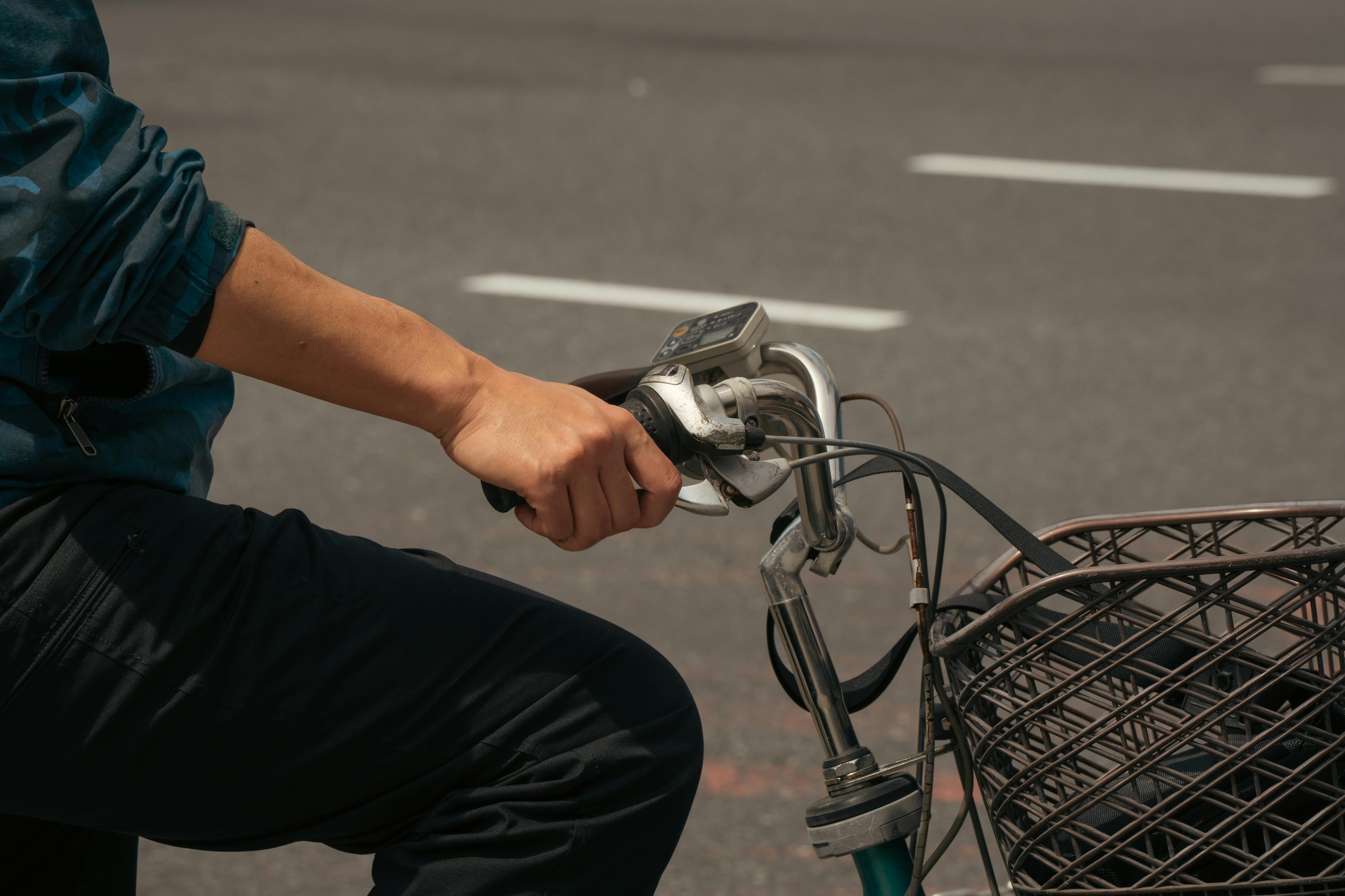 mobility mileage commuter options — Photo by Iban Lopez Luna on Pexels