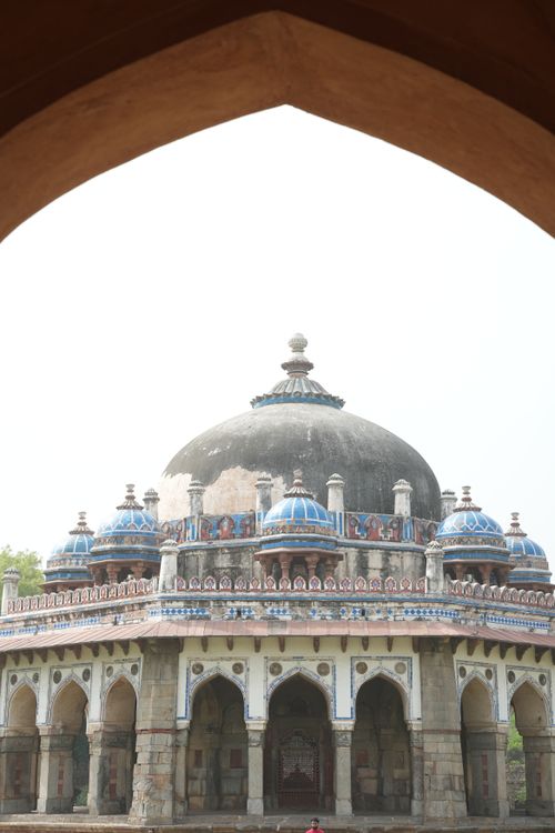 Free Historic Mughal architecture with intricate dome and arches at New Delhi's Humayun's Tomb complex. Stock Photo