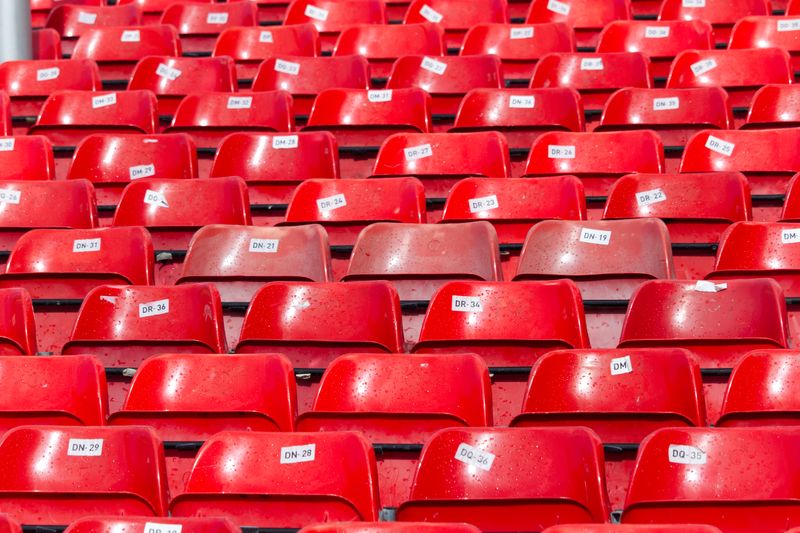 Stadion pod jakim svjetlima spreman za nogometnu utakmicu