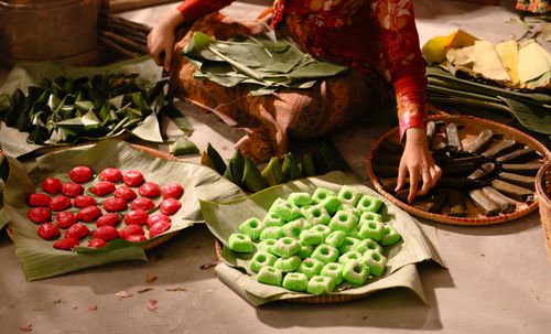 Free Colorful traditional Asian desserts on banana leaves, depicting authentic street food culture. Stock Photo