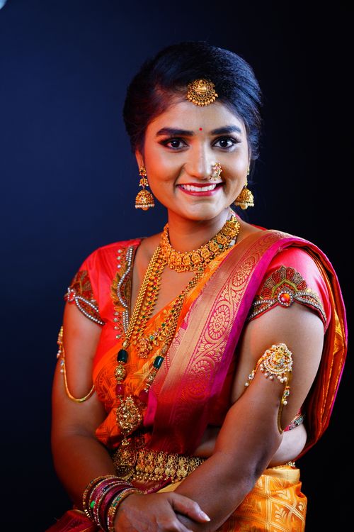 Free Vibrant portrait of a South Asian woman in traditional Indian bridal attire with jewelry. Stock Photo