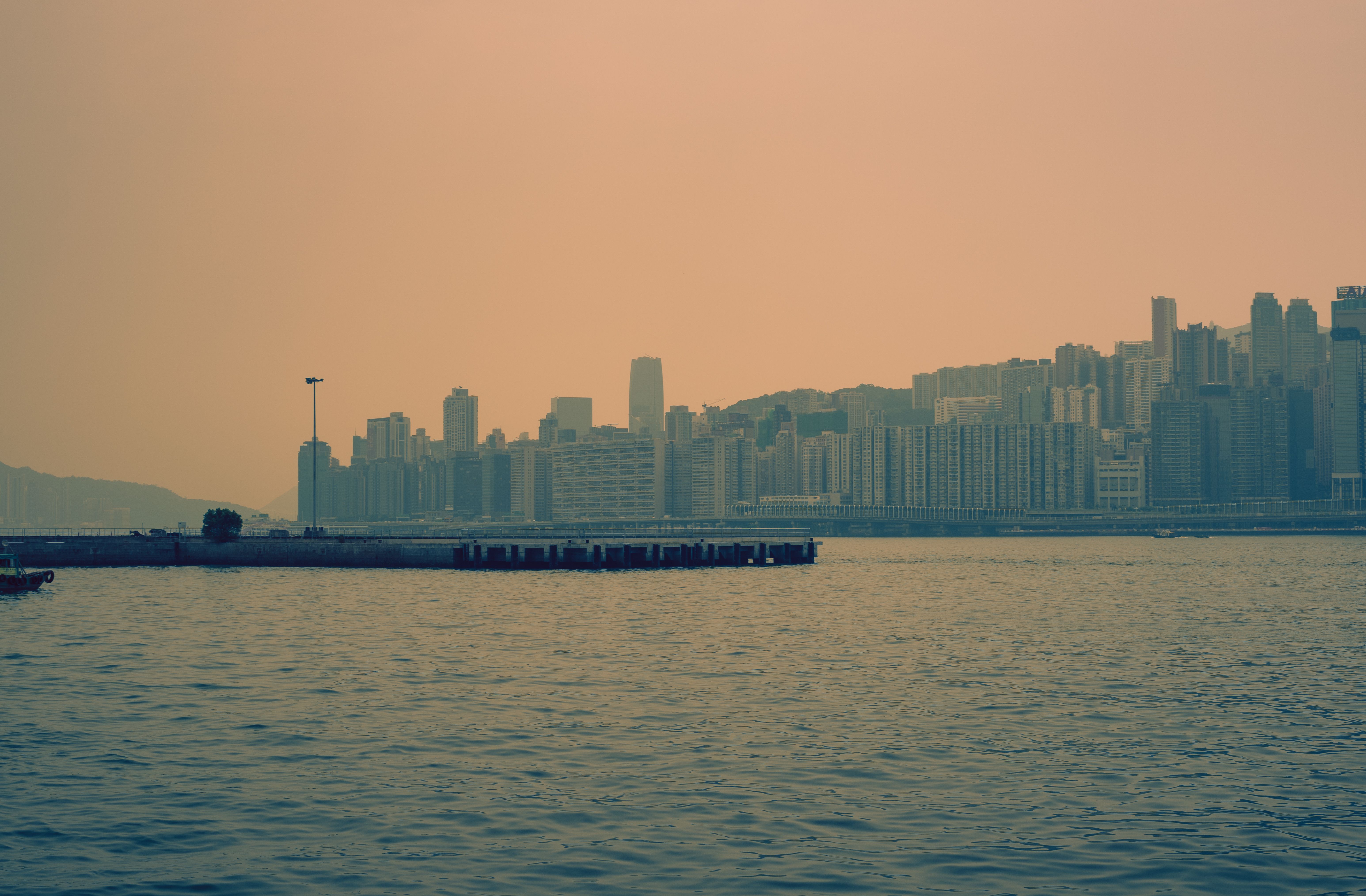 Skyline de Hong Kong de noche, ruta con eSIM para China continental, Hong Kong y Macao