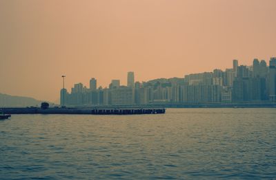 Waterfront city view — photo by Rikka Minazuki on Pexels