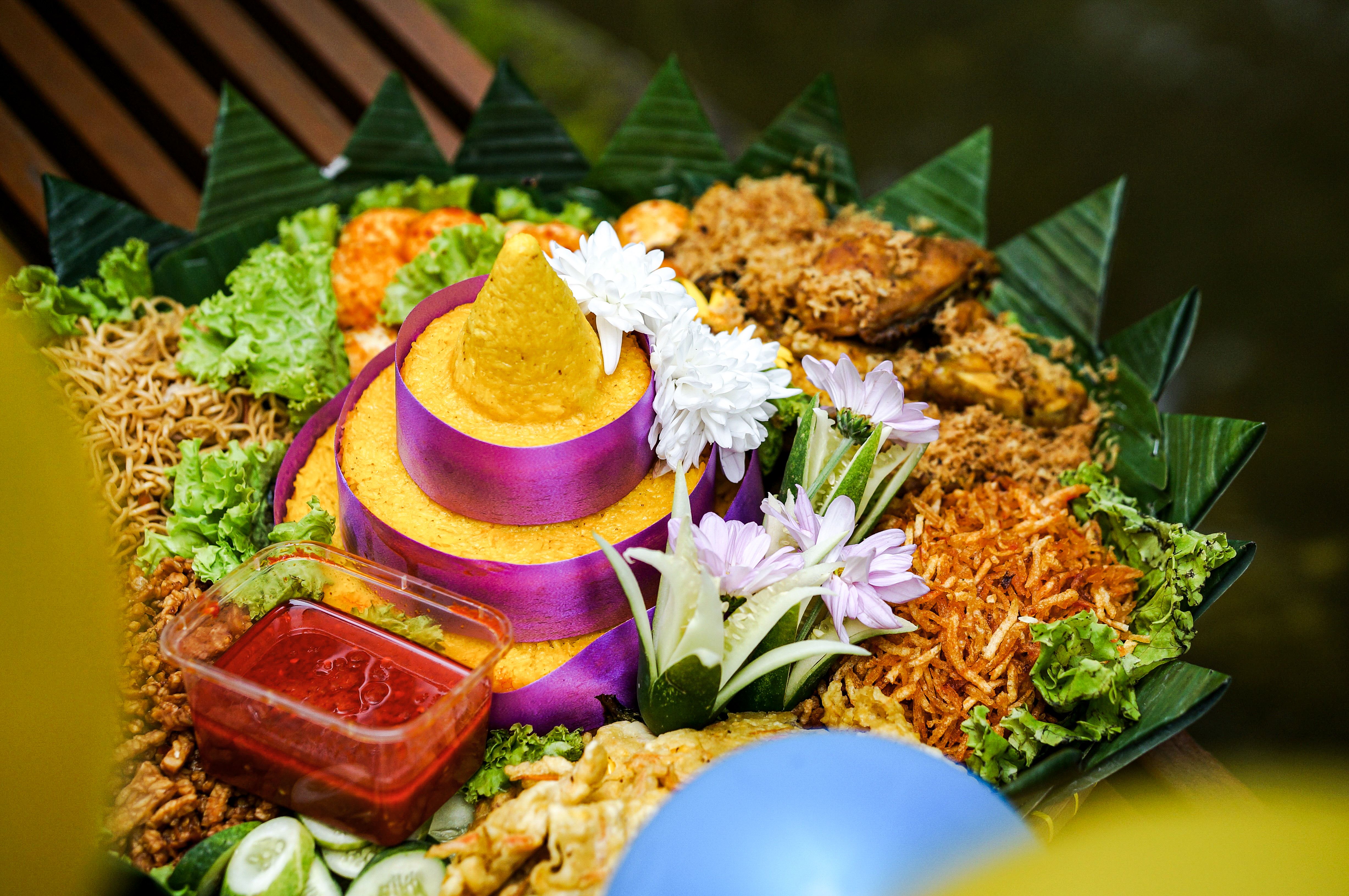Sajian Mie Glosor dan Soto Kuning Cibinong yang Menggugah Selera