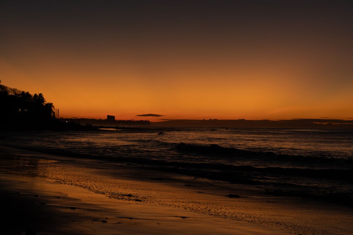 Stunning Ocean Sunset Silhouette Scene · Free Stock Photo