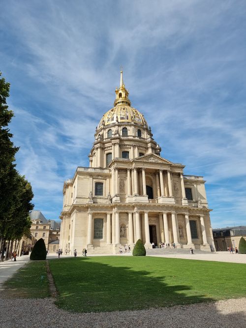 Free A captivating view of Les Invalides in Paris on a sunny day. Stock Photo
