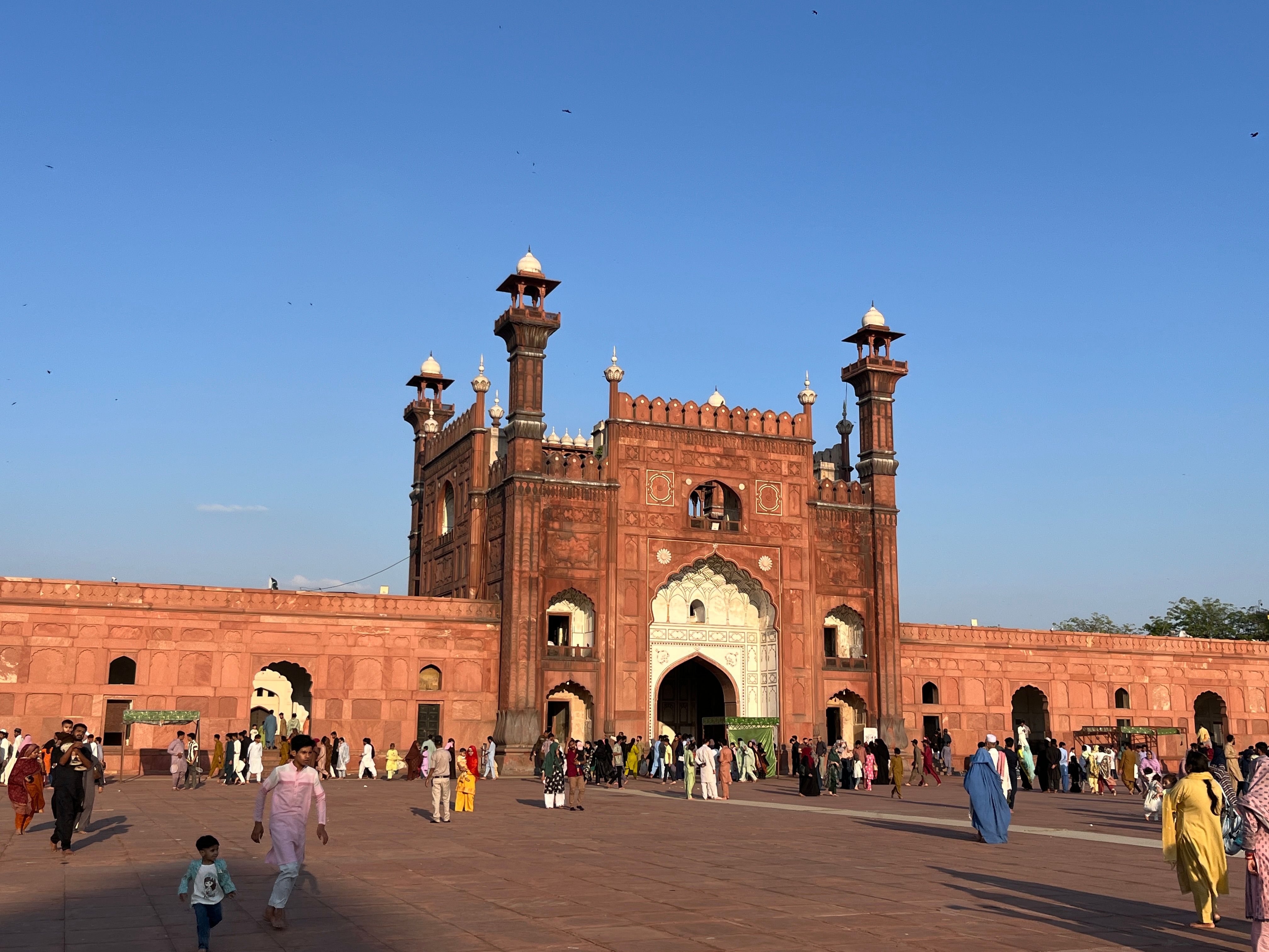 Bomb attack at Pakistan mosque kills at least 31 people news update image