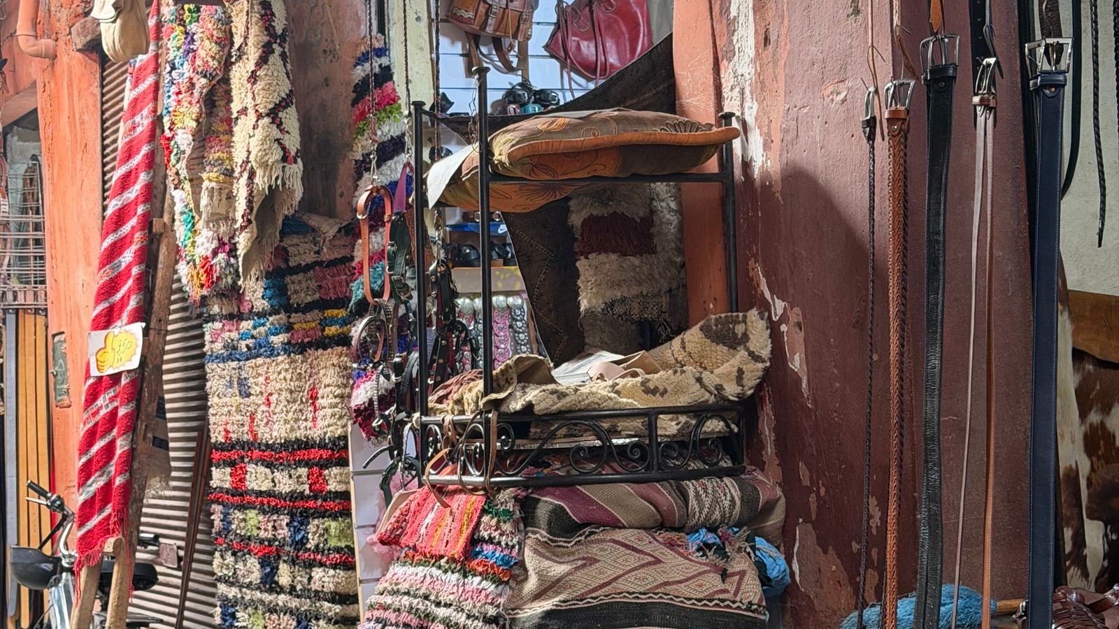 Arquitetura e vida urbana em Marraquexe, Marrocos.