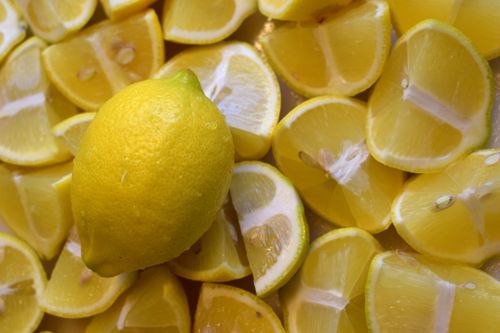 Free Vibrant lemons and sliced halves are perfect for culinary and health applications. Stock Photo