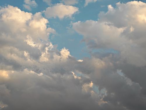 Free A striking cloud formation against a clear blue sky, capturing nature's beauty. Stock Photo