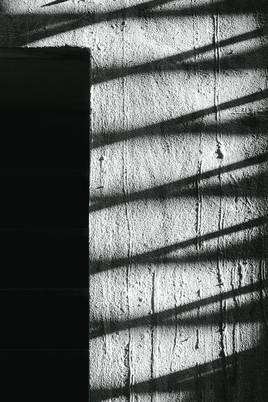 Klares Design mit Schatten & Abstrakt – Minimalistisch (von Sayeed Chowdhury, 6165×9248, #36969840)