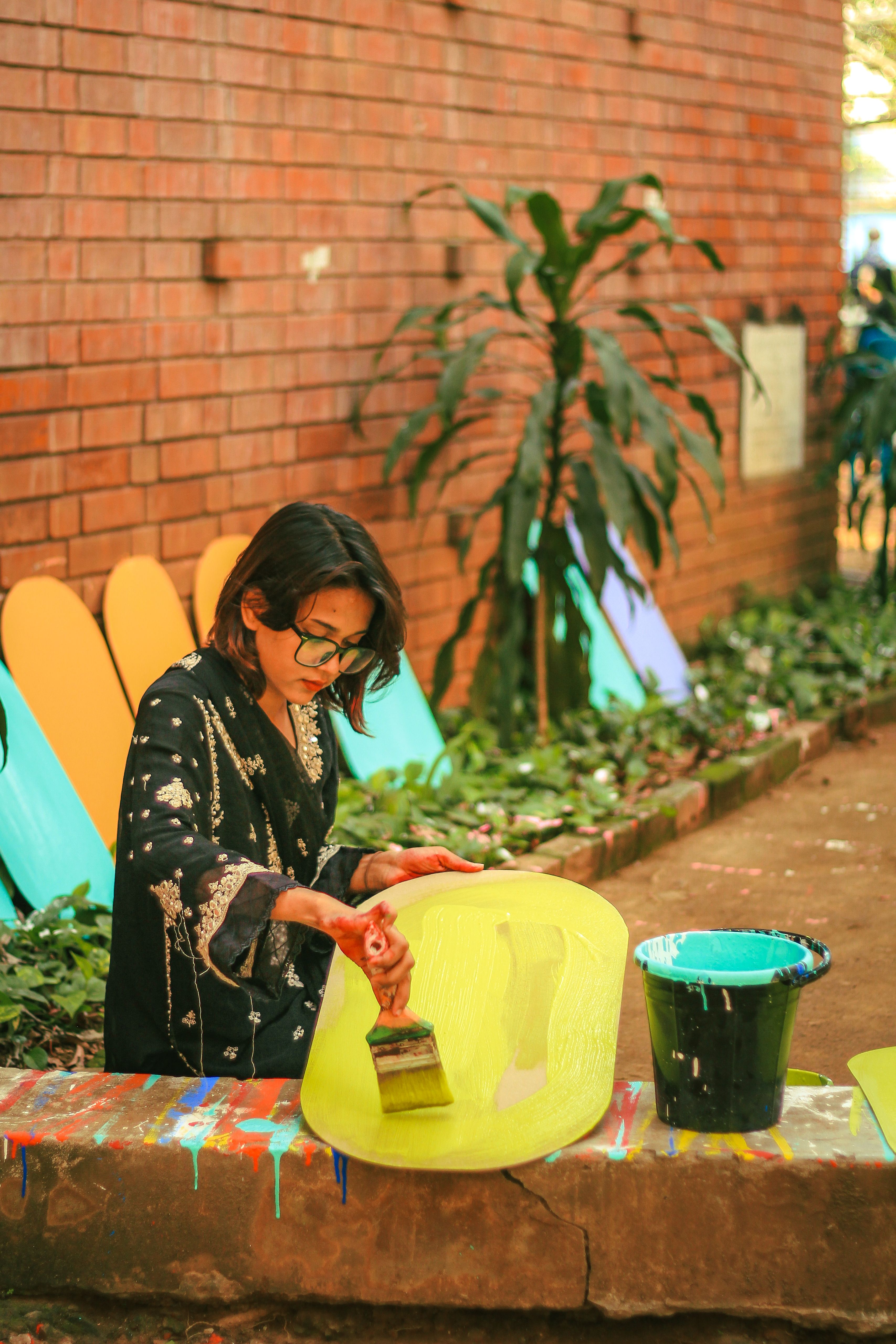 Art Students Painting Outdoors in Dhaka Campus · Free Stock Photo