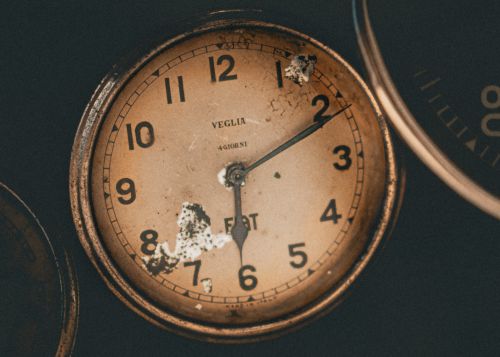 Free Captivating close-up of a vintage analog clock showcasing historical charm and intricate details. Stock Photo