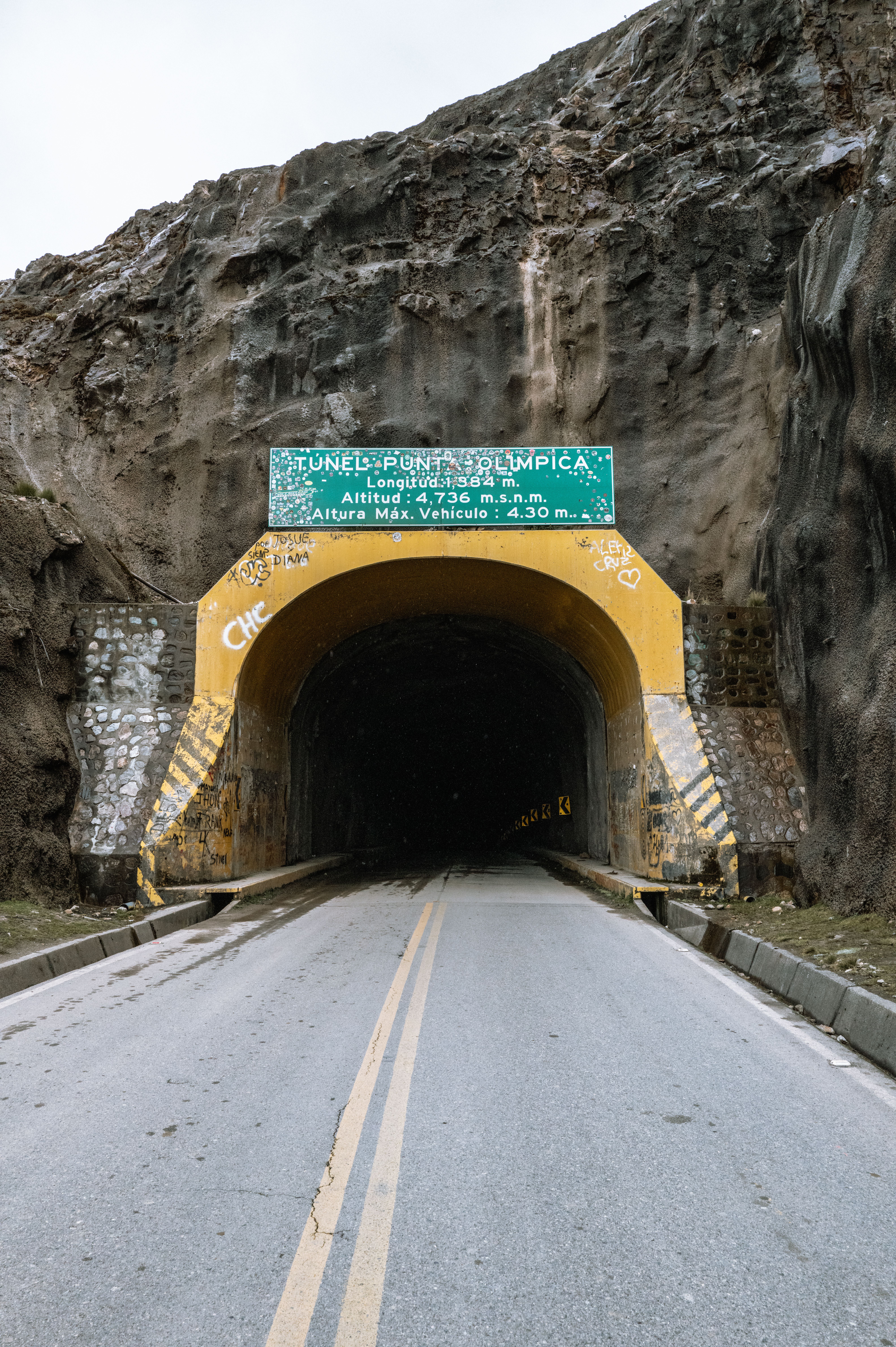 Zehn Tage in einem Tunnel eingeschlossen: Zwei Arbeiter nach verheerenden Überschwemmungen im Nepal lebend geborgen