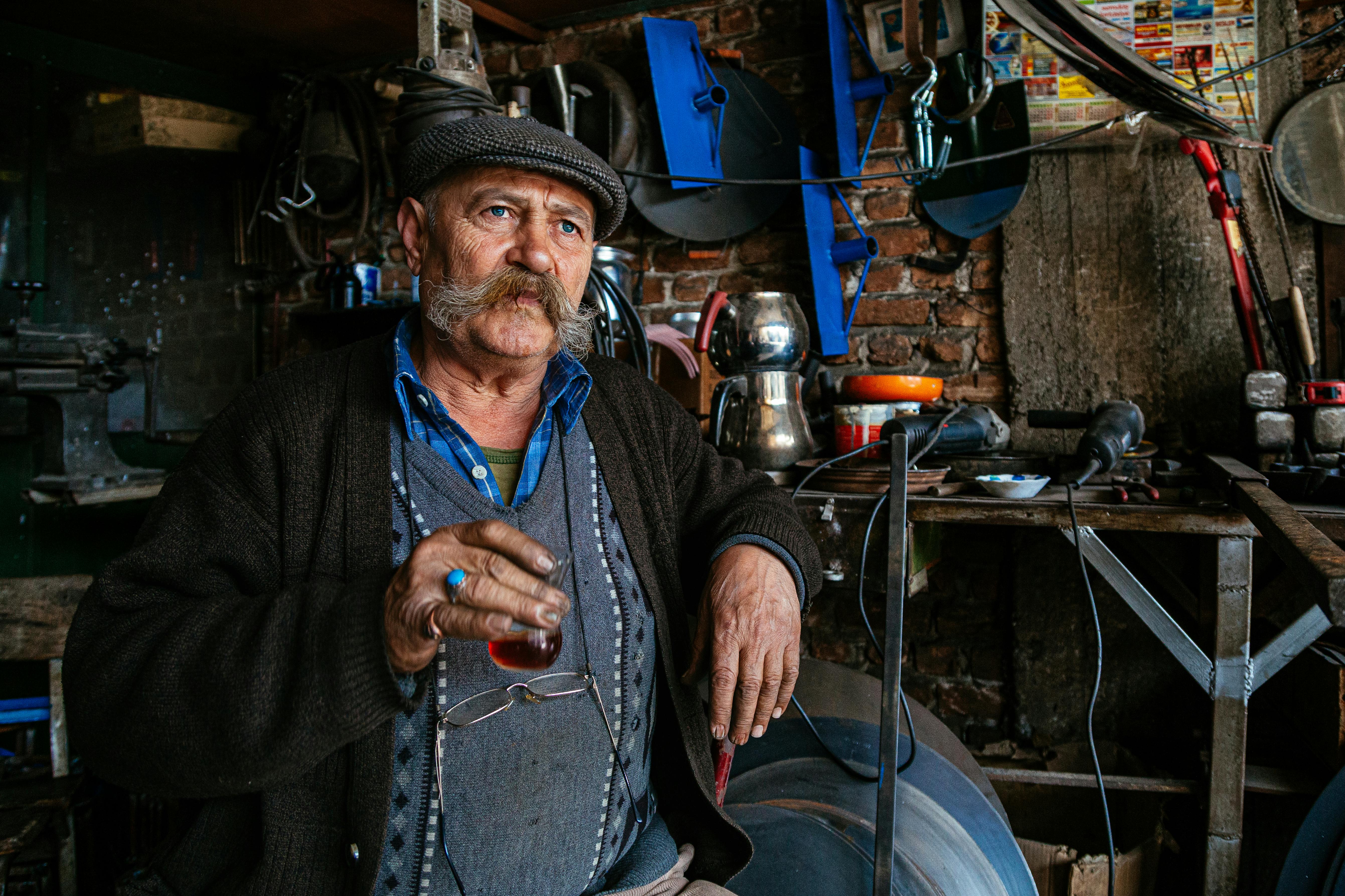 Analog crafts: From blacksmithing to needlepoint, young people are embracing ‘grandma hobbies’ — Photo by Mahmut Yılmaz on Pe