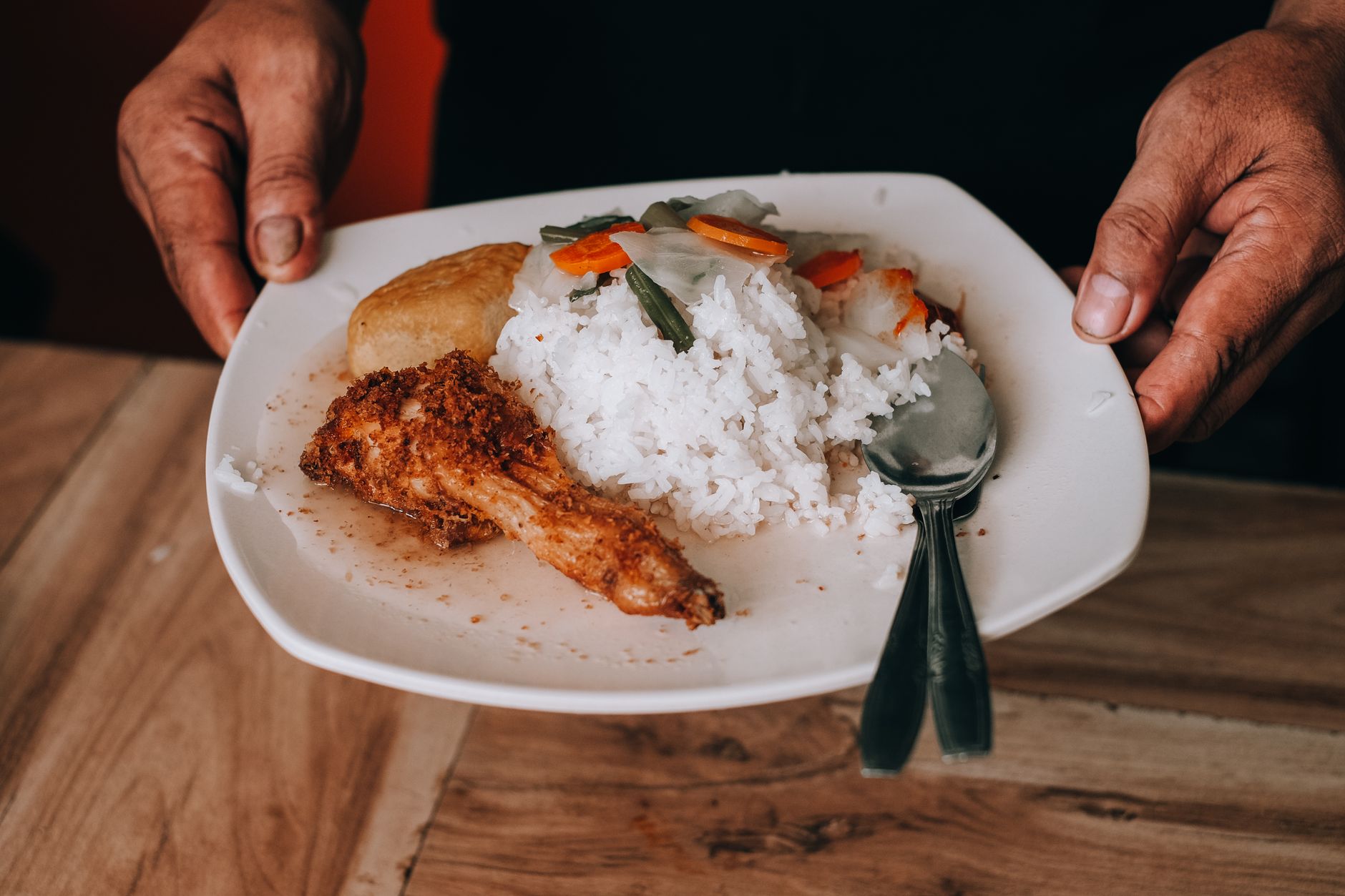 Plat antillais halal avec bananes aloko