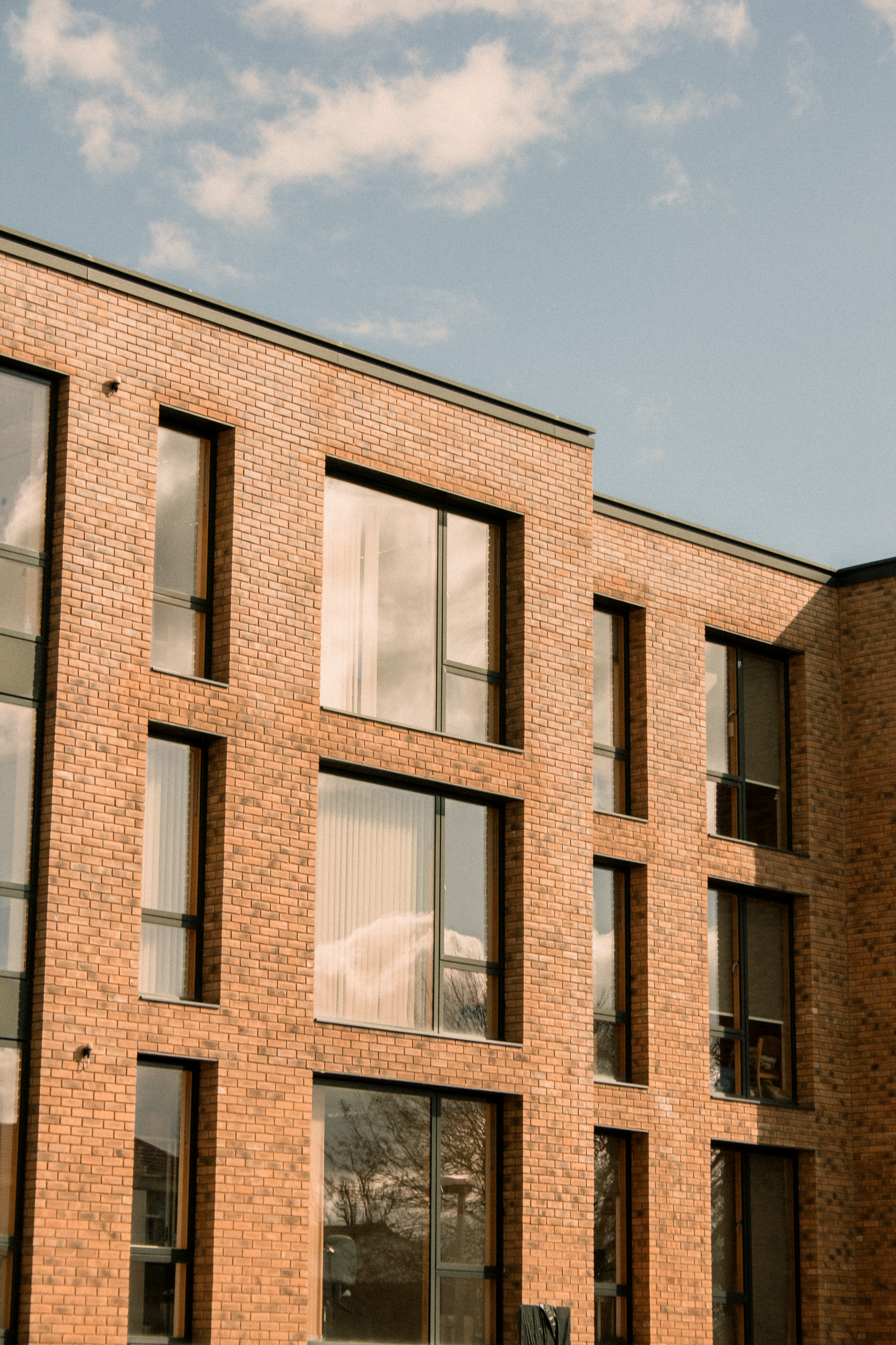Modern Brick Building with Reflective Windows · Free Stock Photo