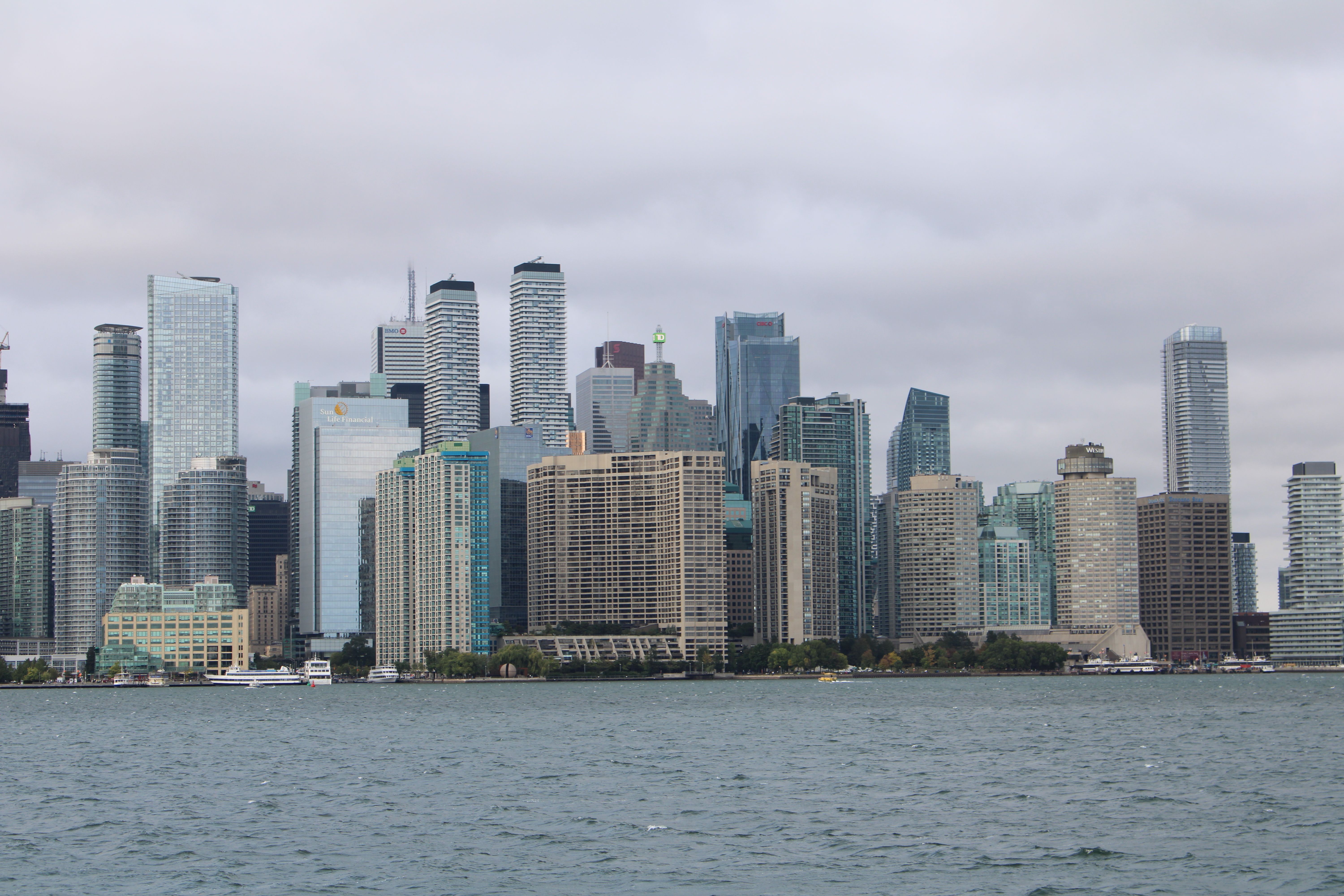 Định Cư Canada Cần Bao Nhiêu Tiền Năm 2026? Bảng Chi Phí Cho Cả Gia Đình