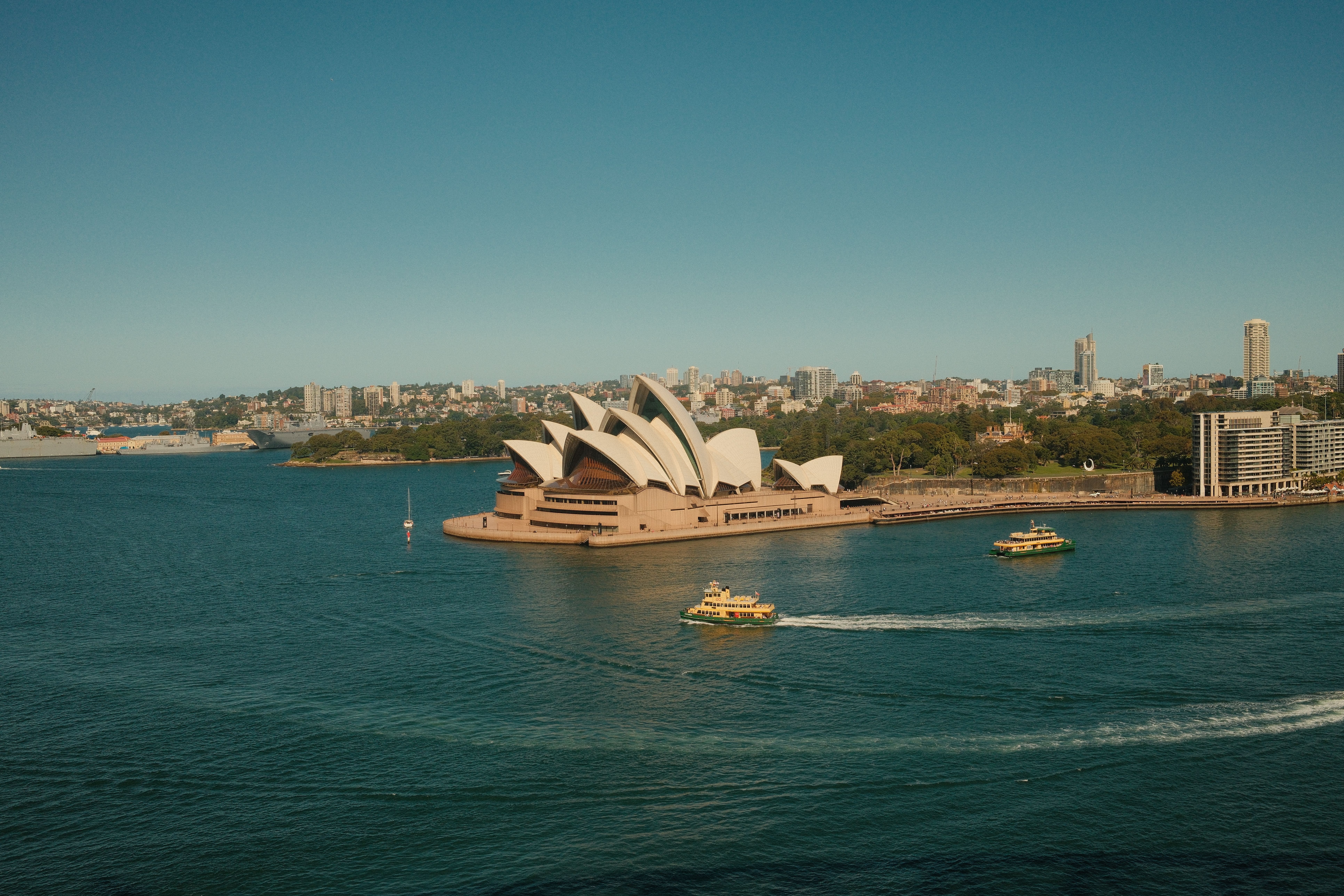 Australia is turning the spotlight on financial abuse in relationships. What can NZ learn? — Photo by Talha Resitoglu on Pexe